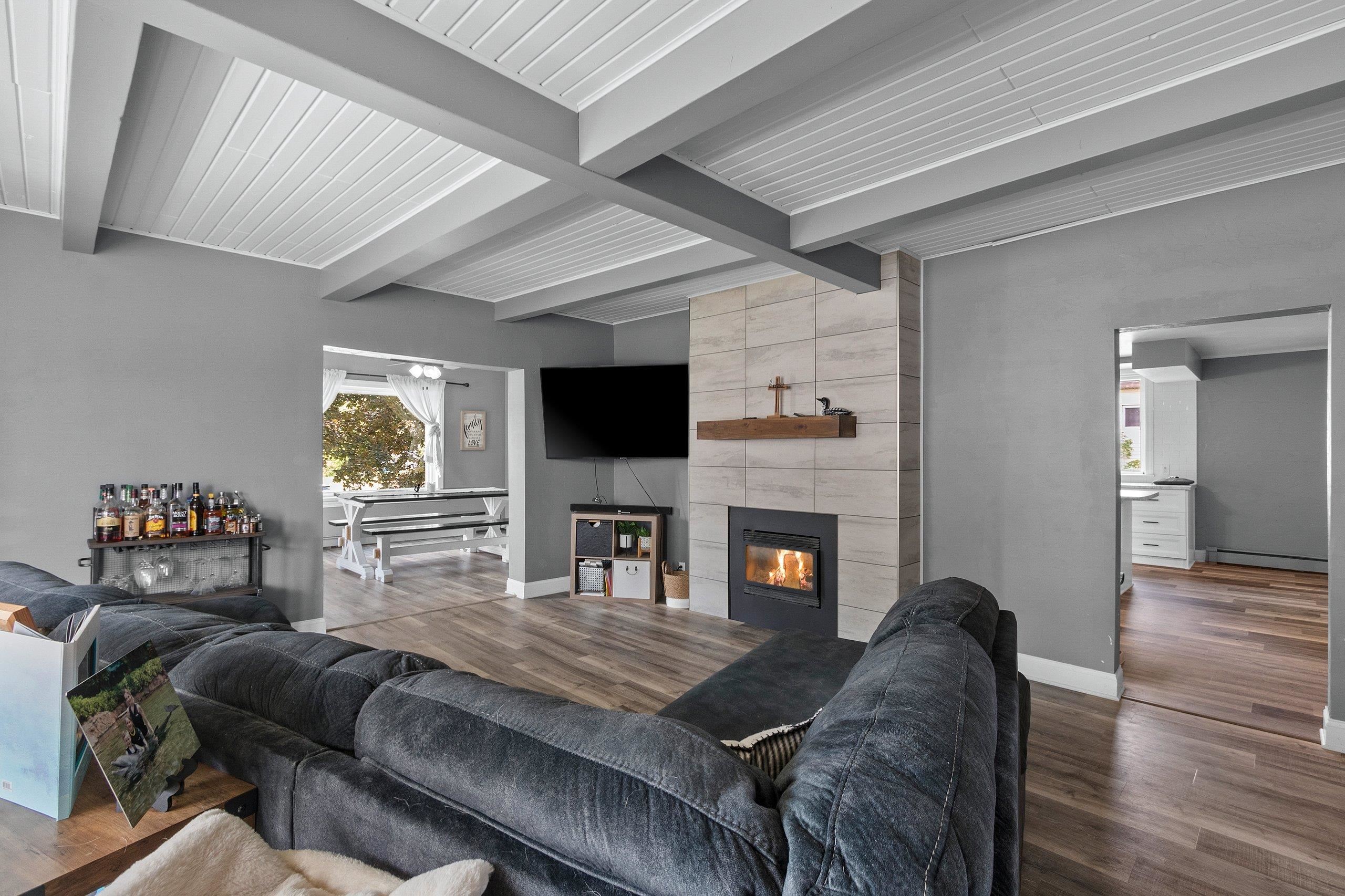 Cecil, Wisconsin 54111, United States, 6 Bedrooms Bedrooms, ,2 BathroomsBathrooms,Residential,Active,145634