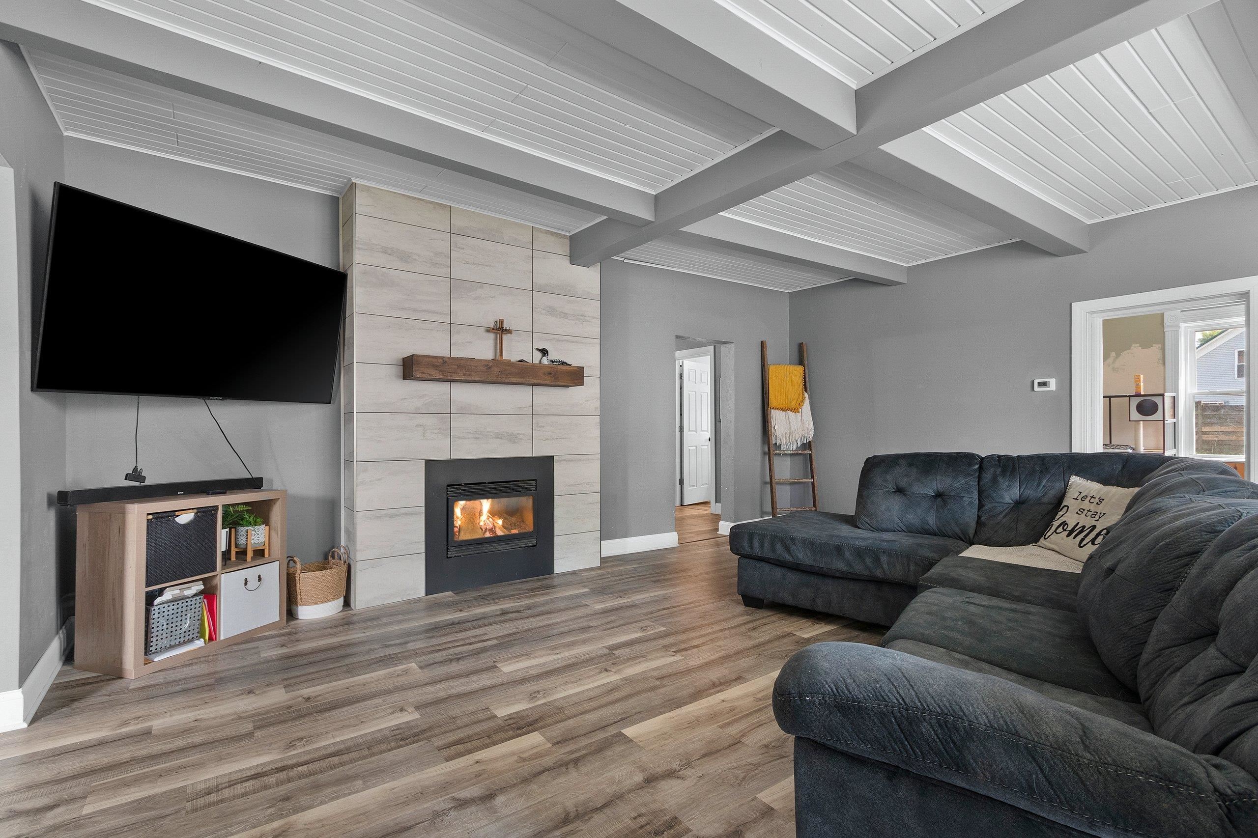 Cecil, Wisconsin 54111, United States, 6 Bedrooms Bedrooms, ,2 BathroomsBathrooms,Residential,Active,145634