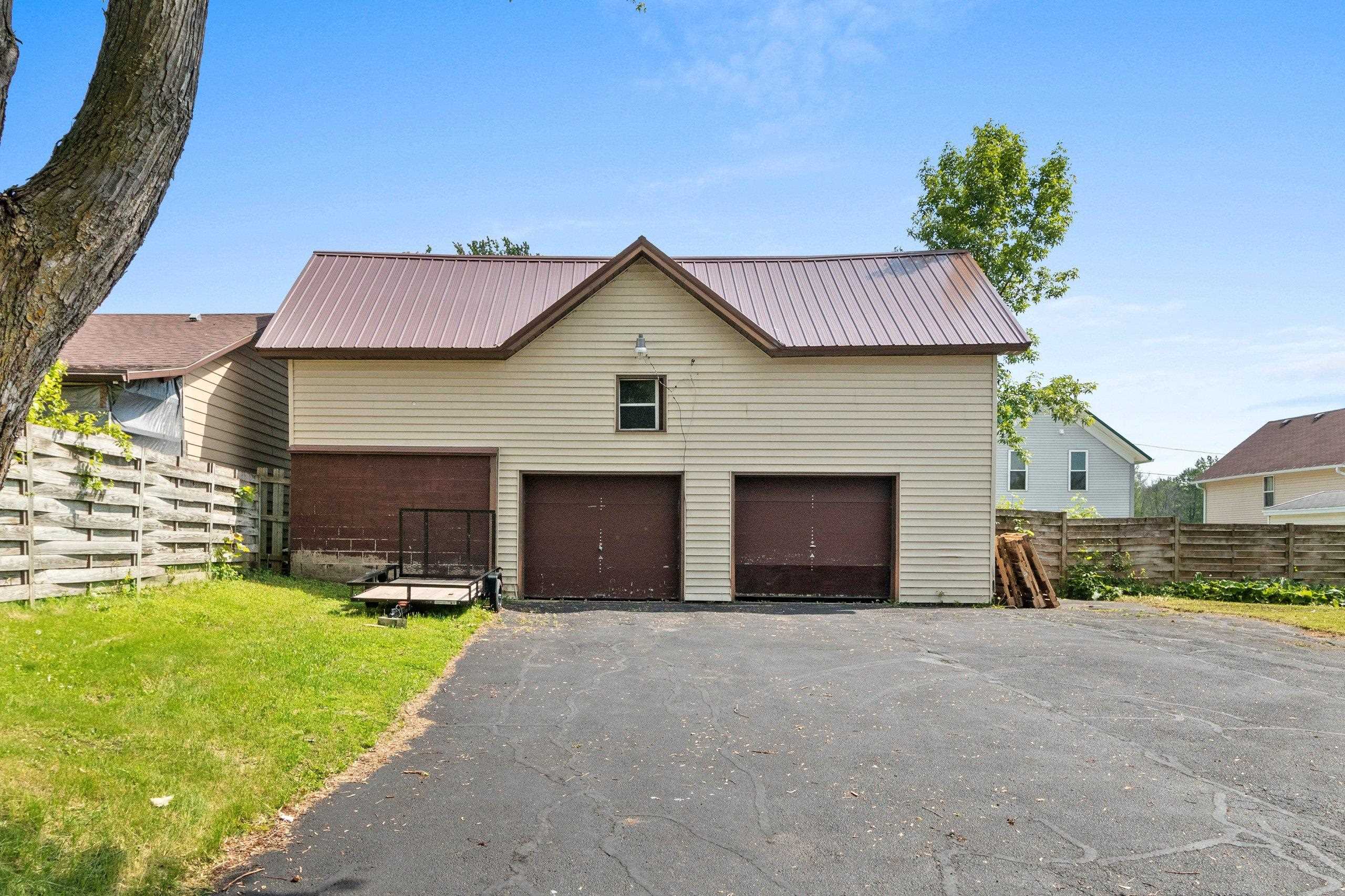 Cecil, Wisconsin 54111, United States, 6 Bedrooms Bedrooms, ,2 BathroomsBathrooms,Residential,Active,145634