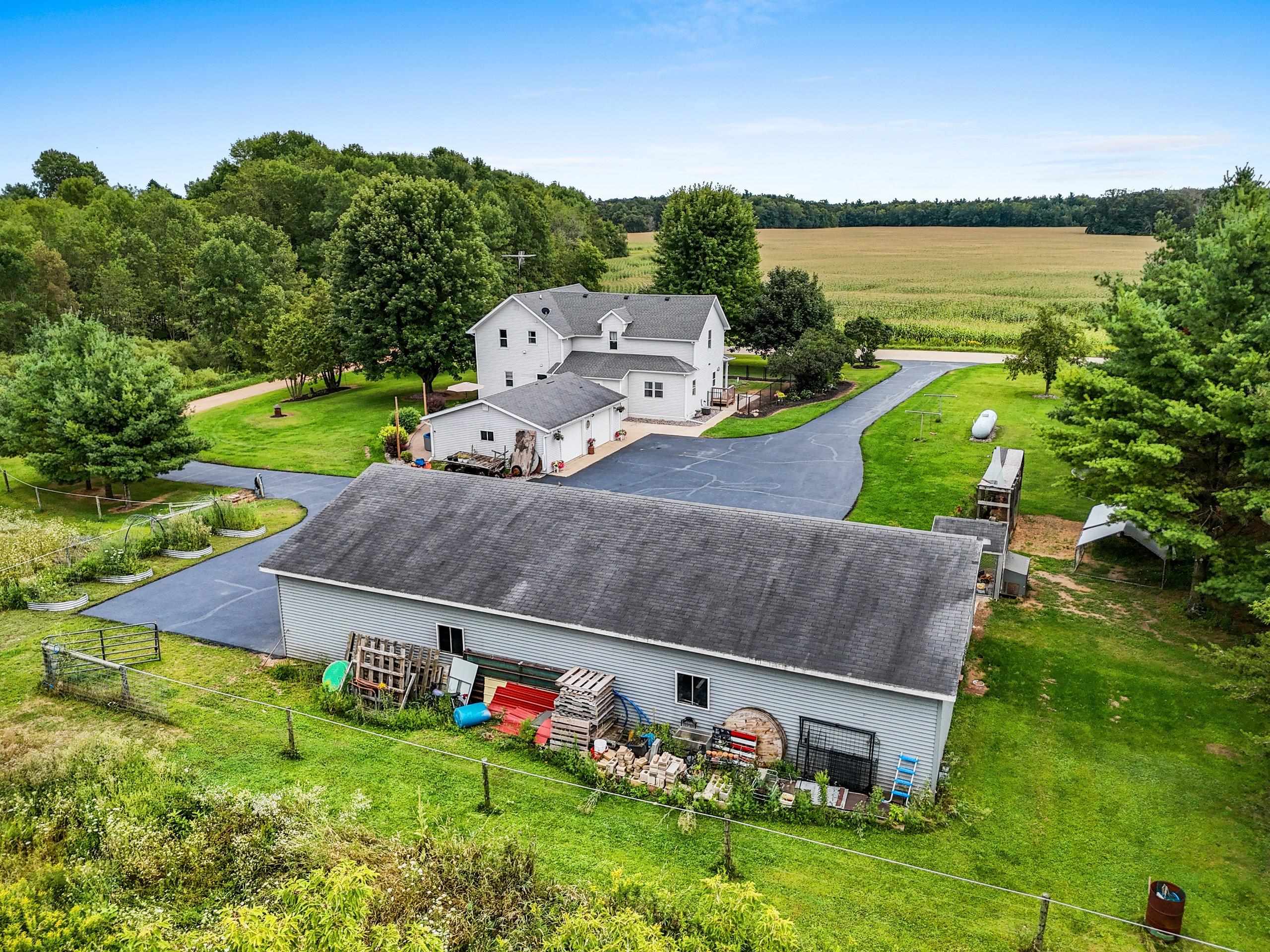 Cecil, Wisconsin 54111, United States, 5 Bedrooms Bedrooms, ,2 BathroomsBathrooms,Residential,Active,195293