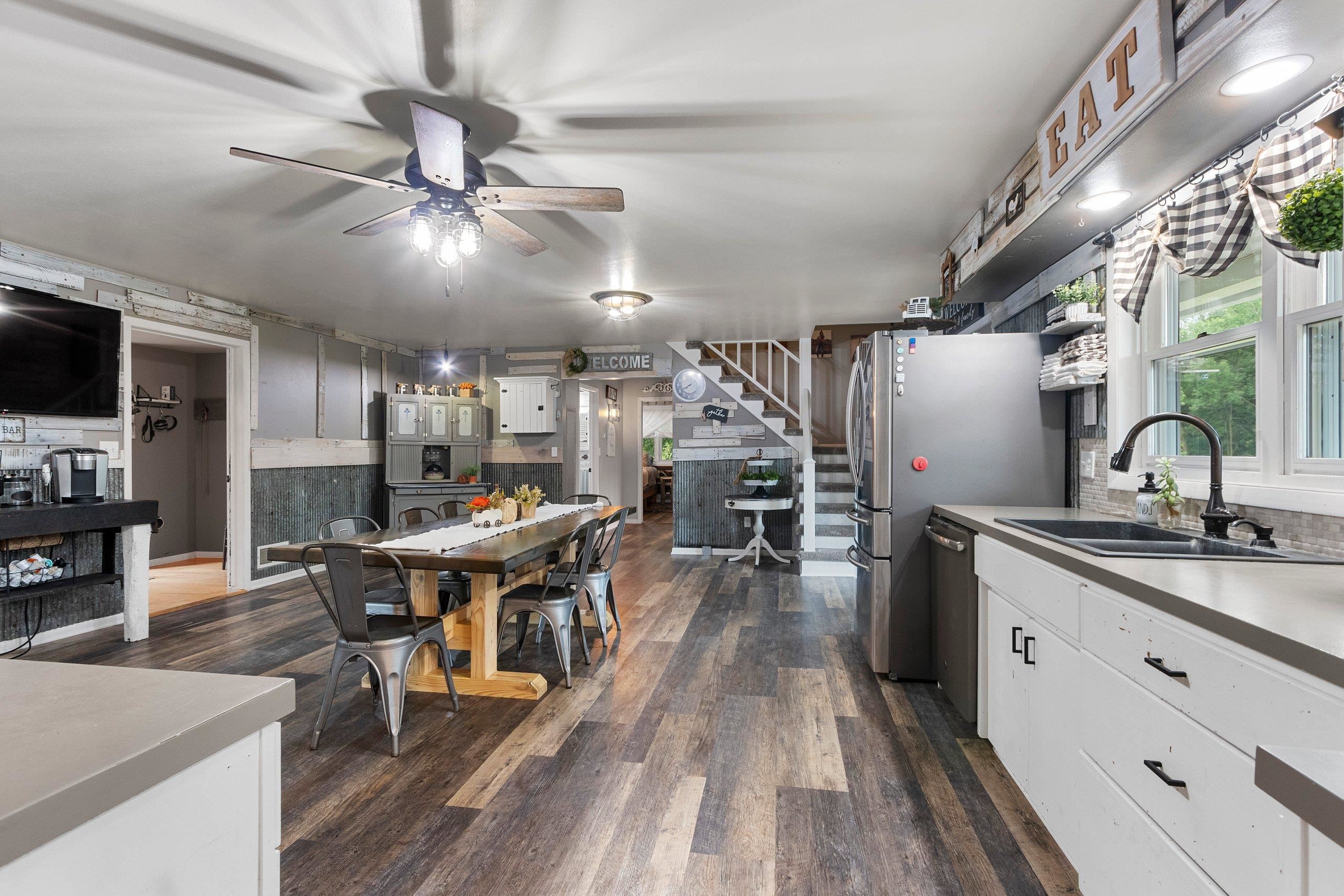 Cecil, Wisconsin 54111, United States, 5 Bedrooms Bedrooms, ,2 BathroomsBathrooms,Residential,Active,195293