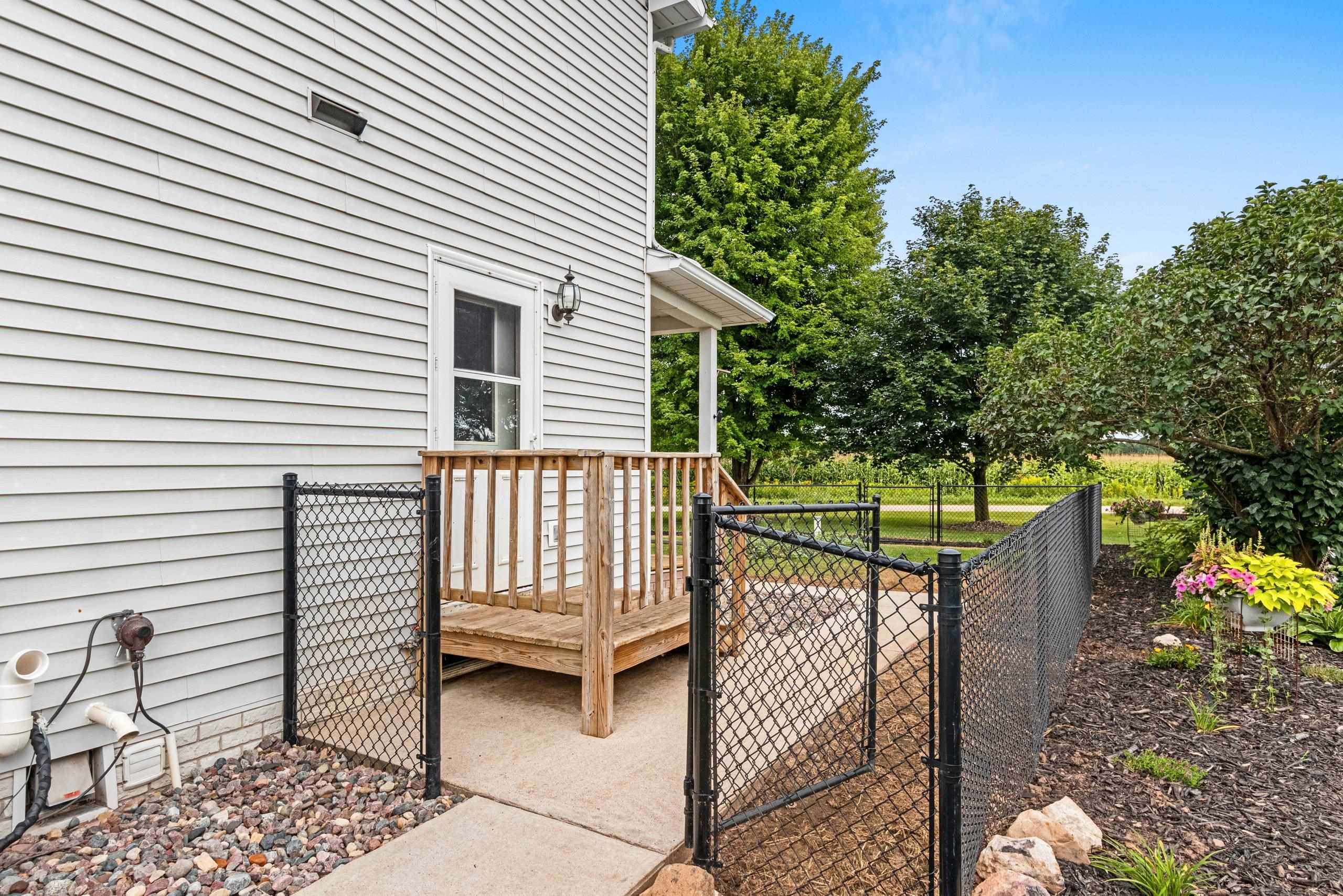 Cecil, Wisconsin 54111, United States, 5 Bedrooms Bedrooms, ,2 BathroomsBathrooms,Residential,Active,195293