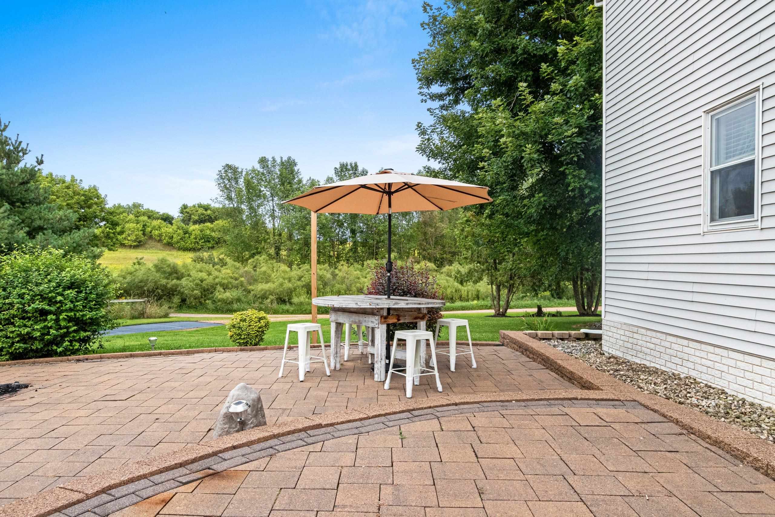 Cecil, Wisconsin 54111, United States, 5 Bedrooms Bedrooms, ,2 BathroomsBathrooms,Residential,Active,195293