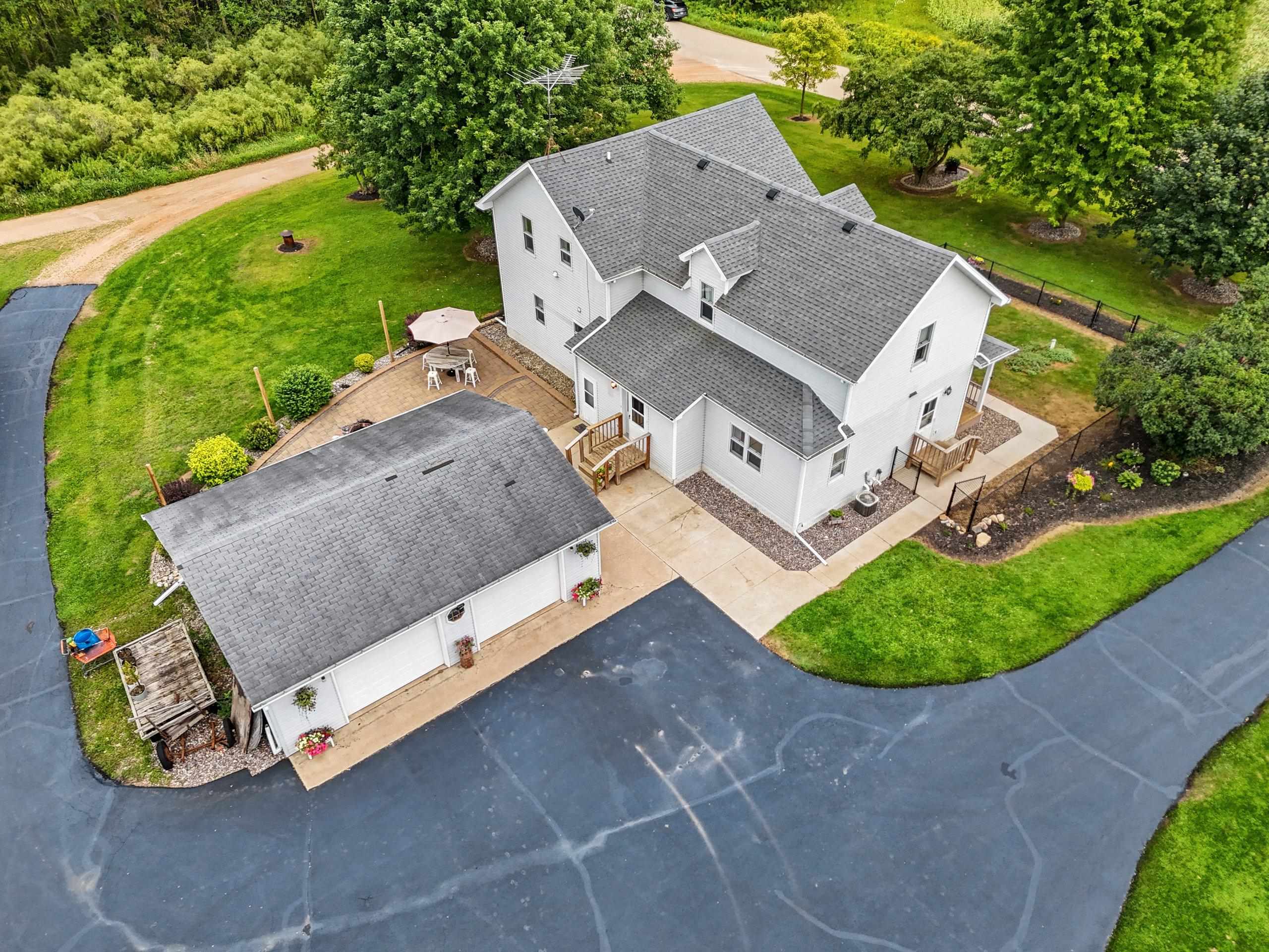 Cecil, Wisconsin 54111, United States, 5 Bedrooms Bedrooms, ,2 BathroomsBathrooms,Residential,Active,195293