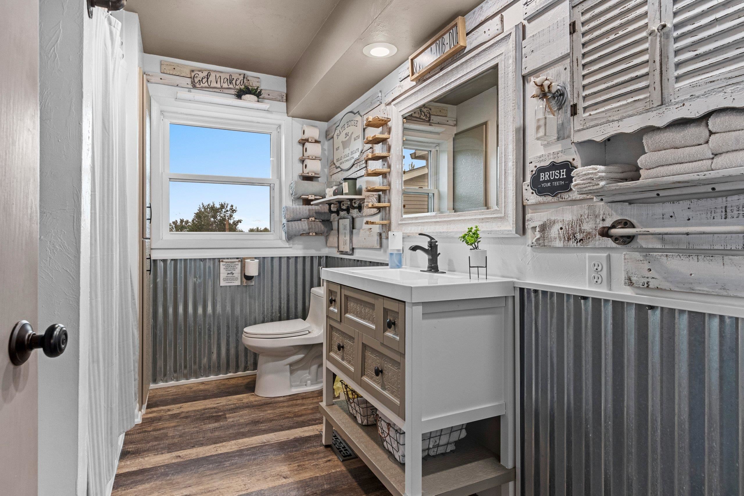 Cecil, Wisconsin 54111, United States, 5 Bedrooms Bedrooms, ,2 BathroomsBathrooms,Residential,Active,195293