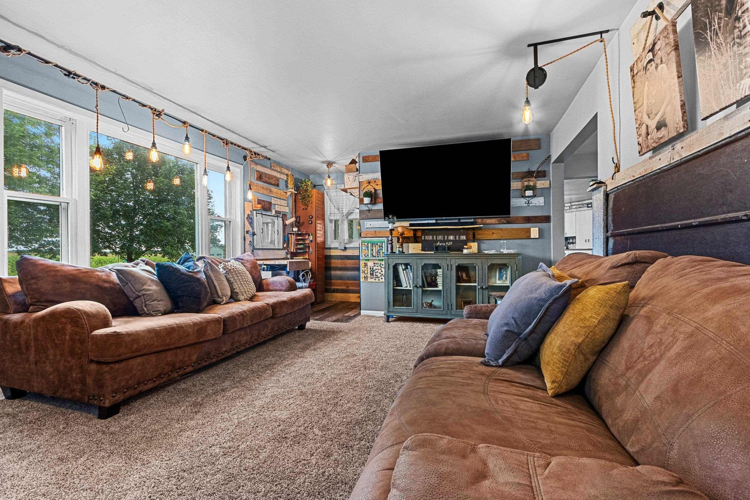 Cecil, Wisconsin 54111, United States, 5 Bedrooms Bedrooms, ,2 BathroomsBathrooms,Residential,Active,195293