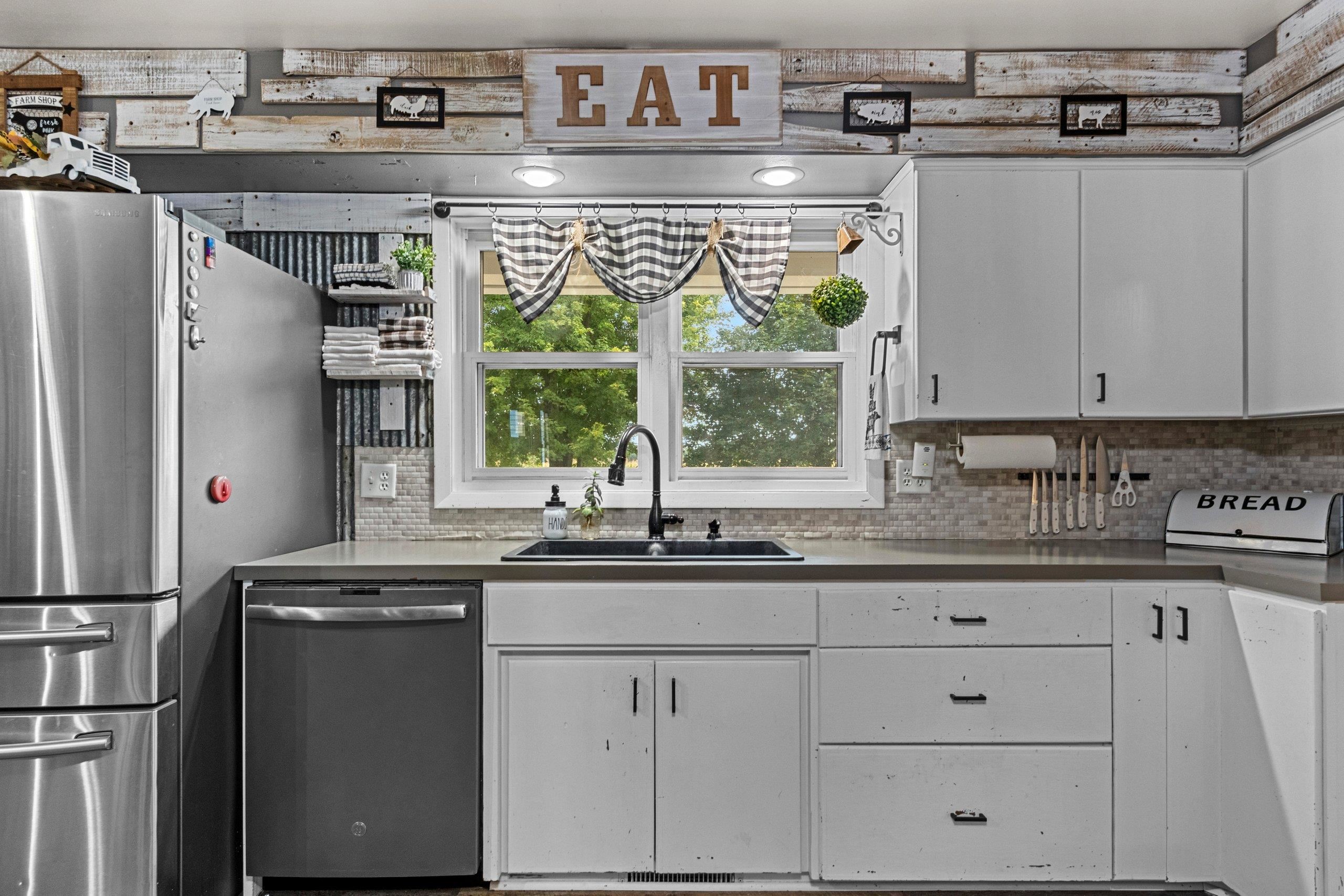 Cecil, Wisconsin 54111, United States, 5 Bedrooms Bedrooms, ,2 BathroomsBathrooms,Residential,Active,195293