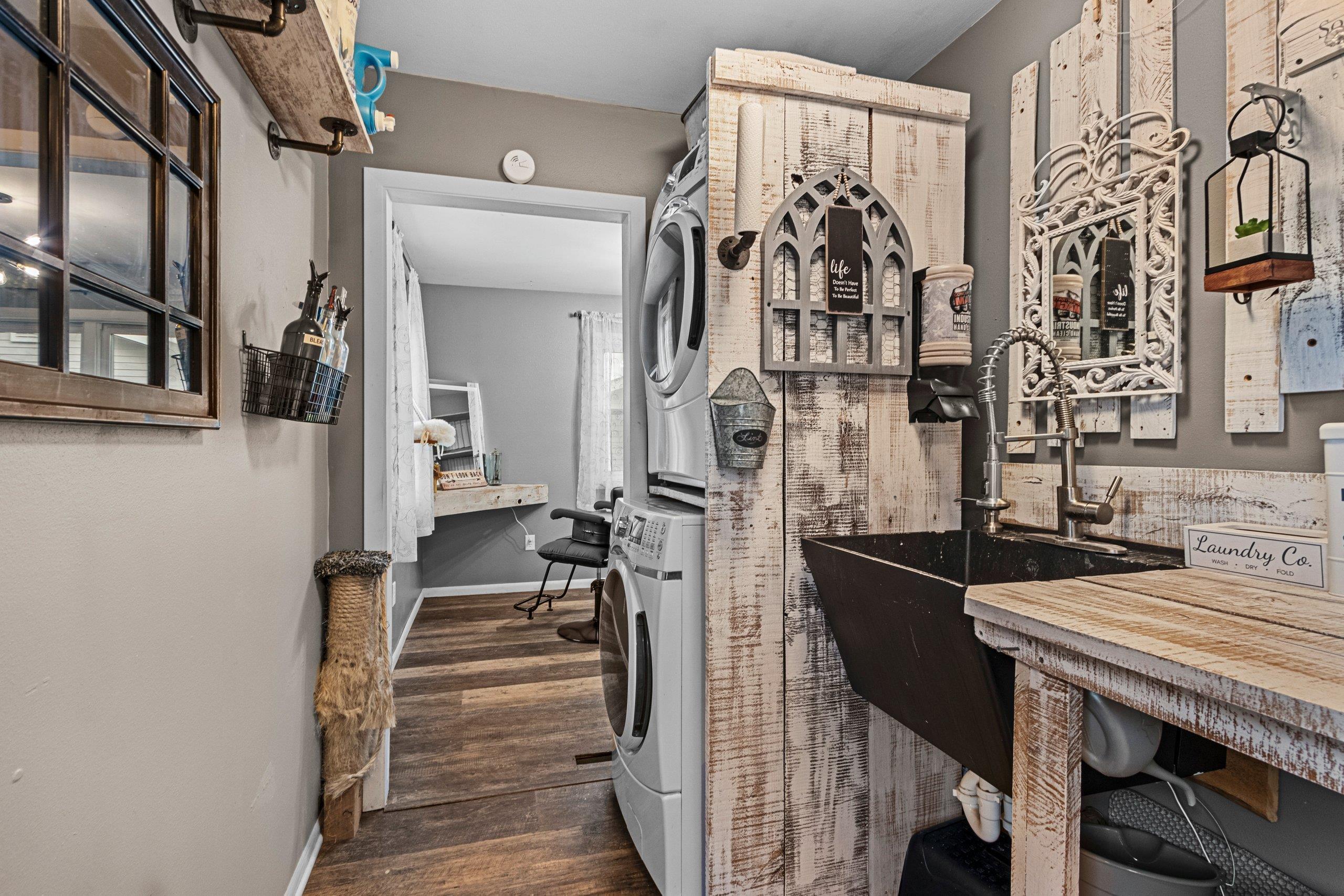 Cecil, Wisconsin 54111, United States, 5 Bedrooms Bedrooms, ,2 BathroomsBathrooms,Residential,Active,195293