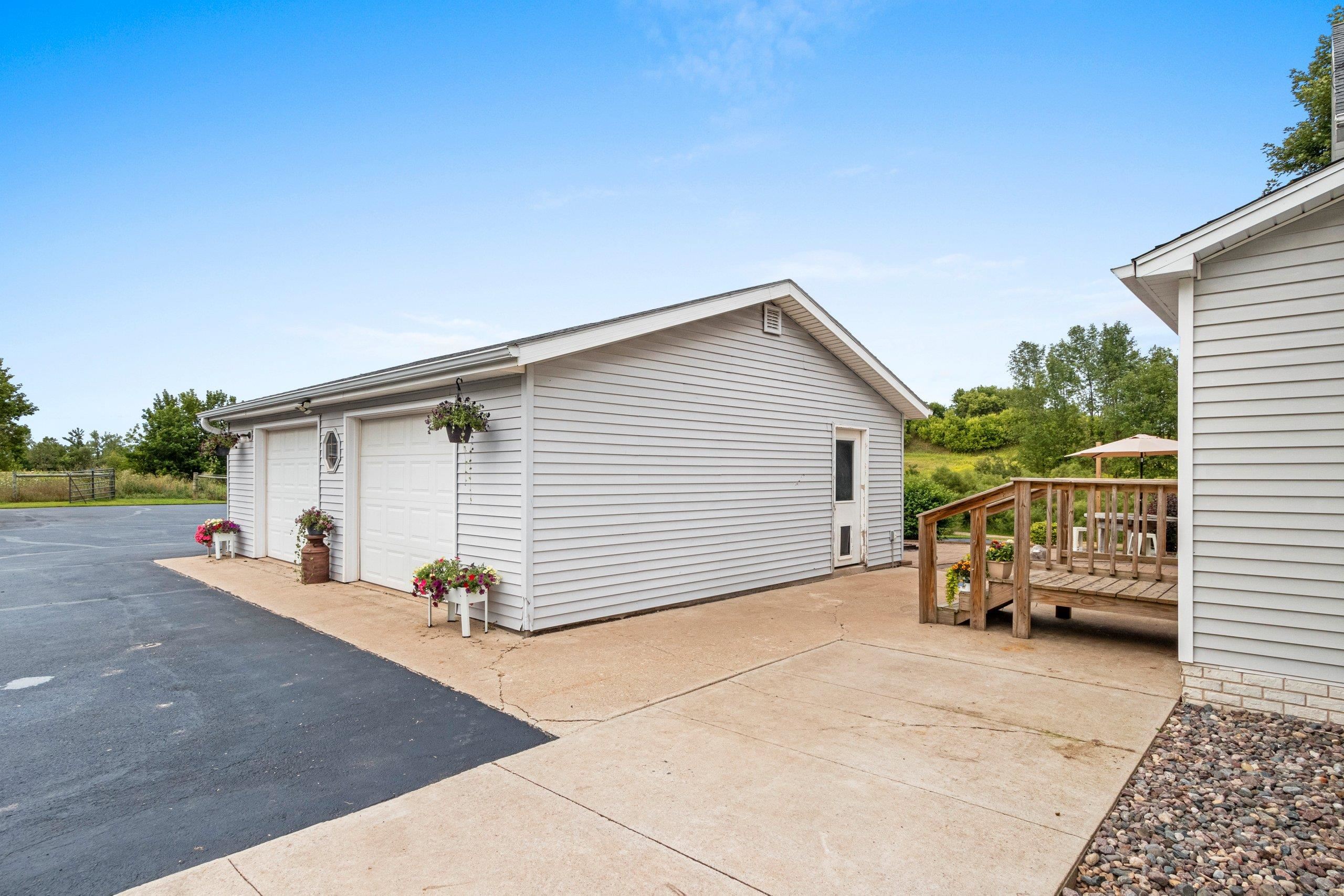 Cecil, Wisconsin 54111, United States, 5 Bedrooms Bedrooms, ,2 BathroomsBathrooms,Residential,Active,195293