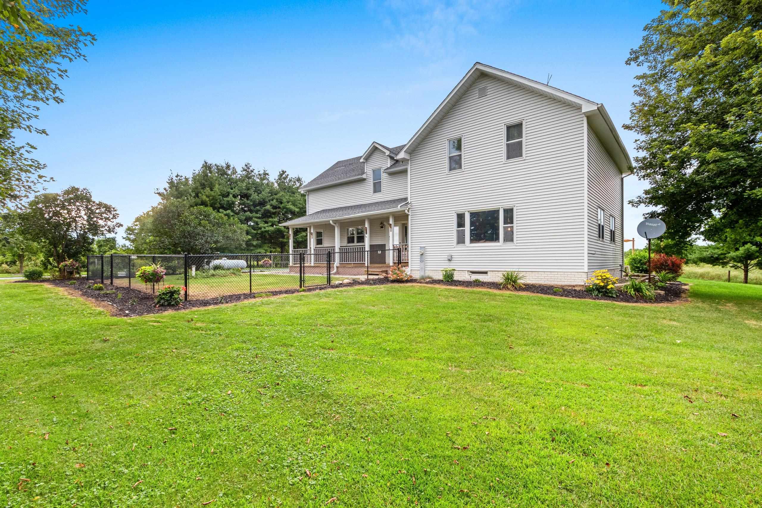 Cecil, Wisconsin 54111, United States, 5 Bedrooms Bedrooms, ,2 BathroomsBathrooms,Residential,Active,195293