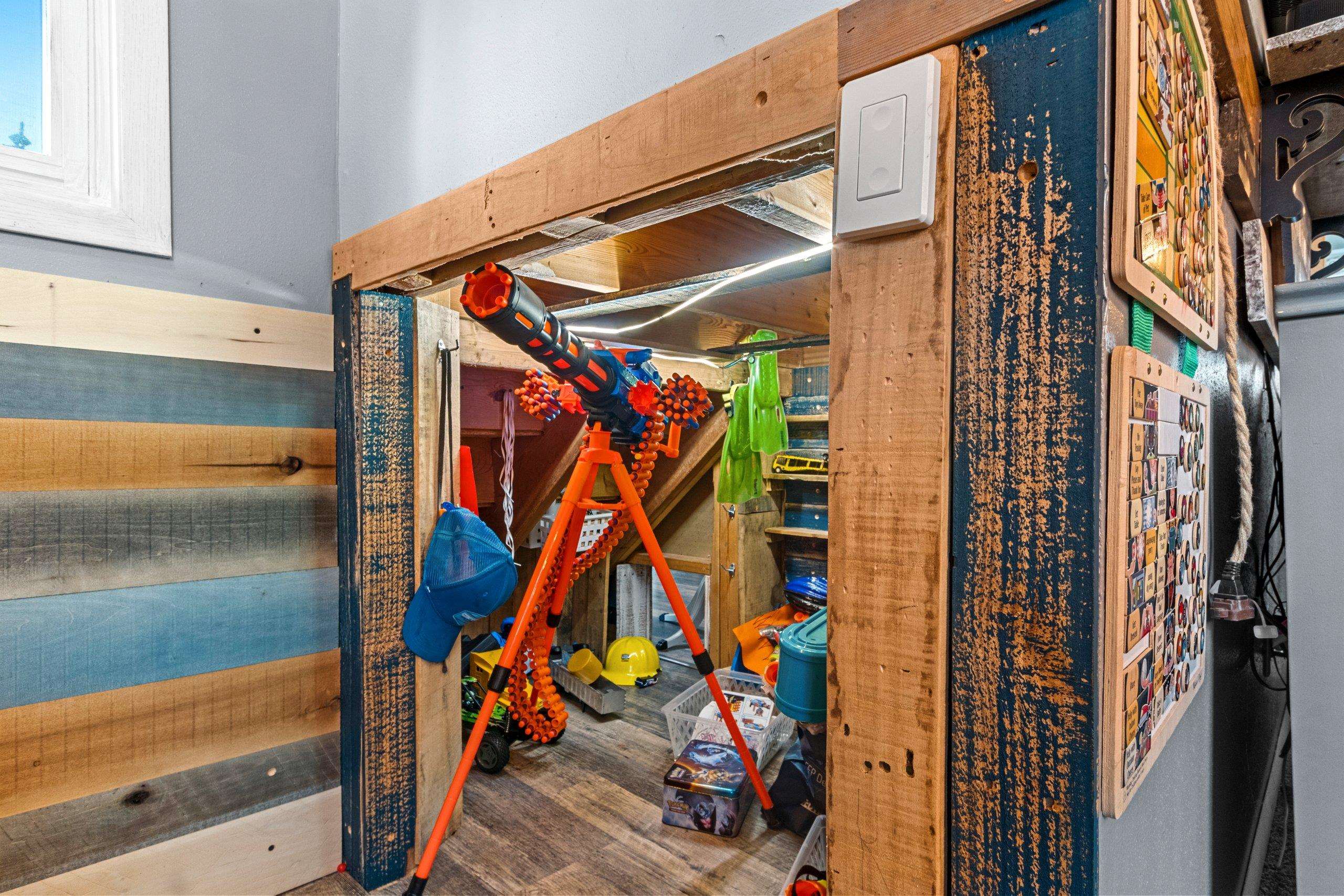 Cecil, Wisconsin 54111, United States, 5 Bedrooms Bedrooms, ,2 BathroomsBathrooms,Residential,Active,195293