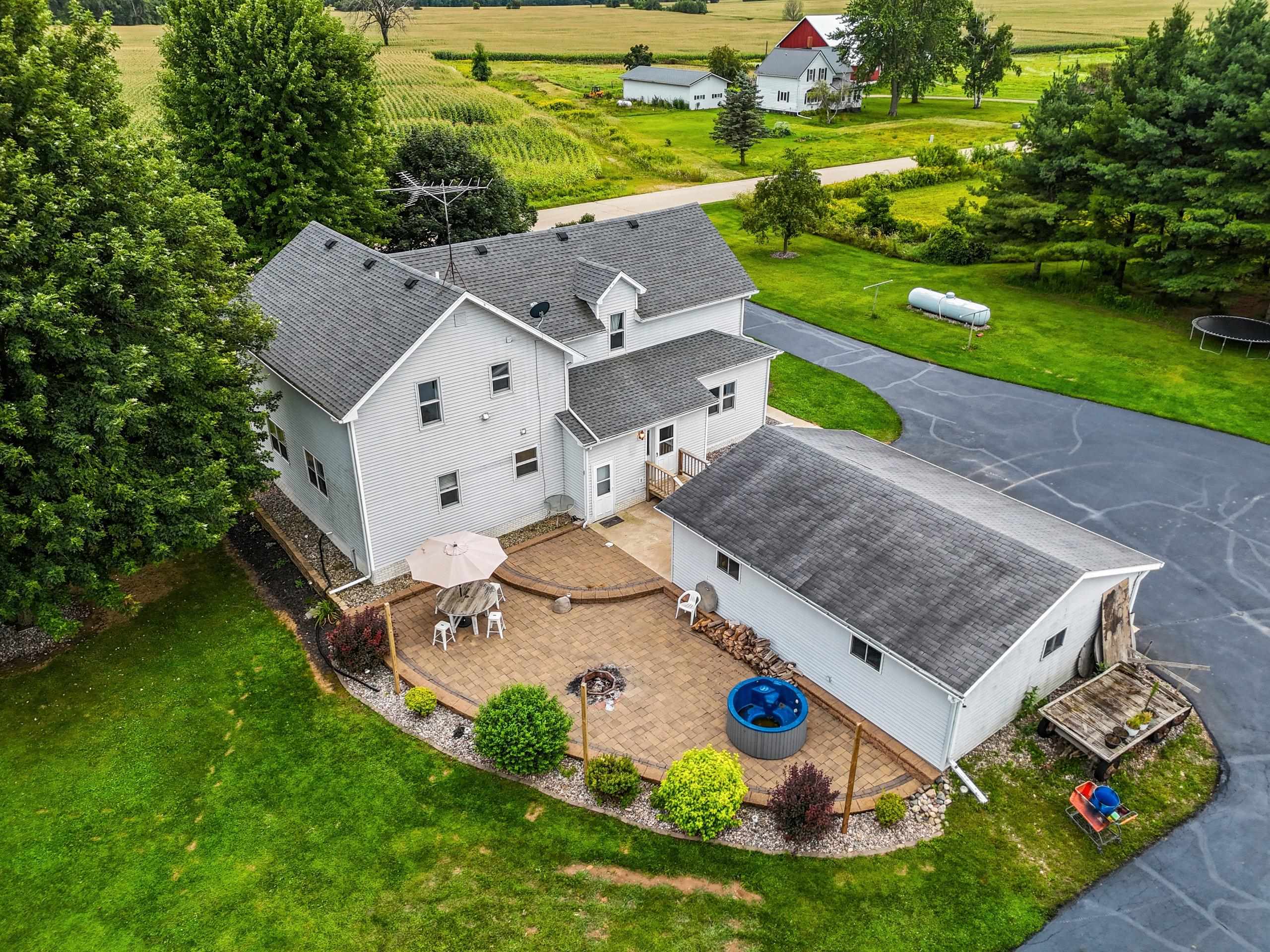 Cecil, Wisconsin 54111, United States, 5 Bedrooms Bedrooms, ,2 BathroomsBathrooms,Residential,Active,195293