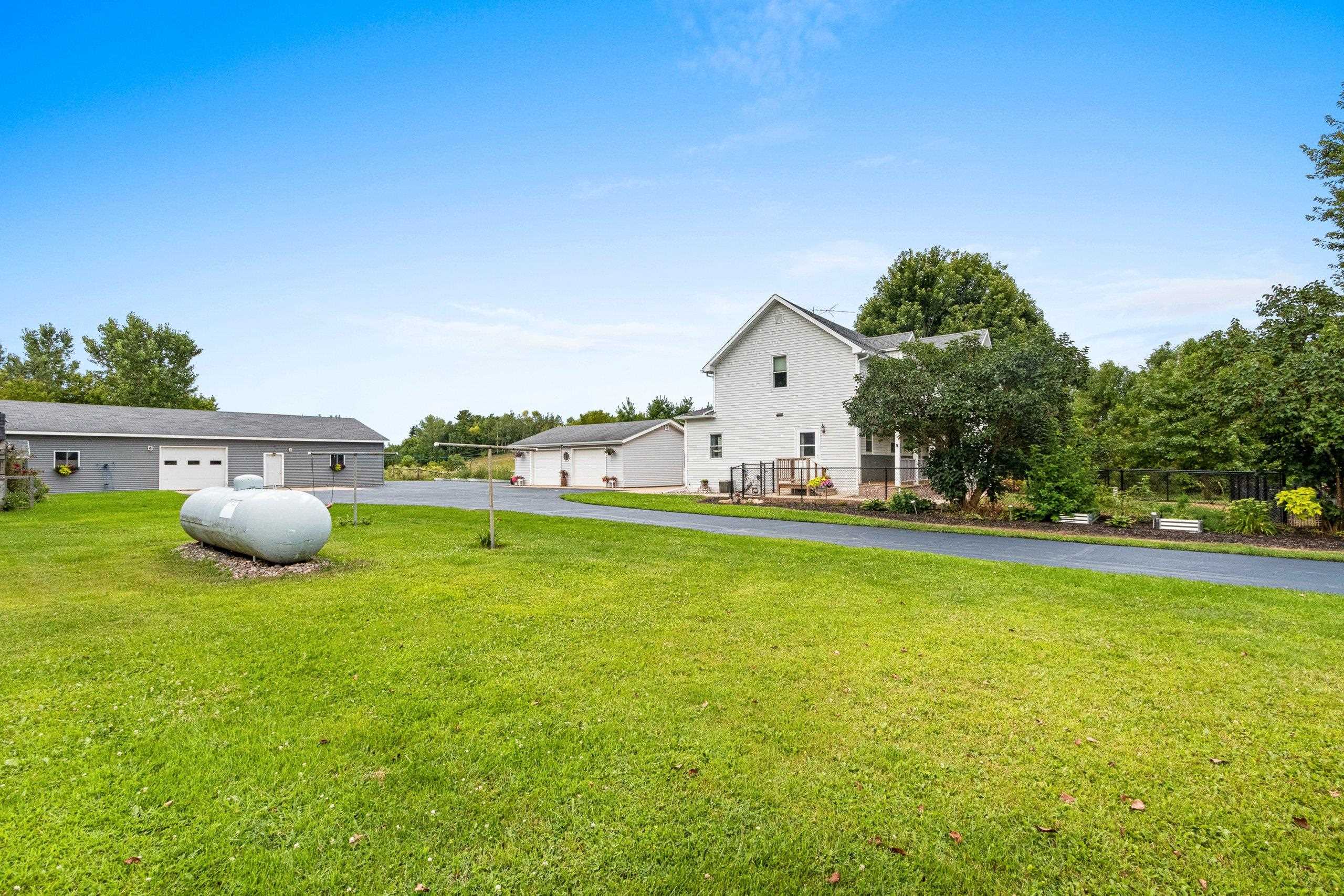 Cecil, Wisconsin 54111, United States, 5 Bedrooms Bedrooms, ,2 BathroomsBathrooms,Residential,Active,195293