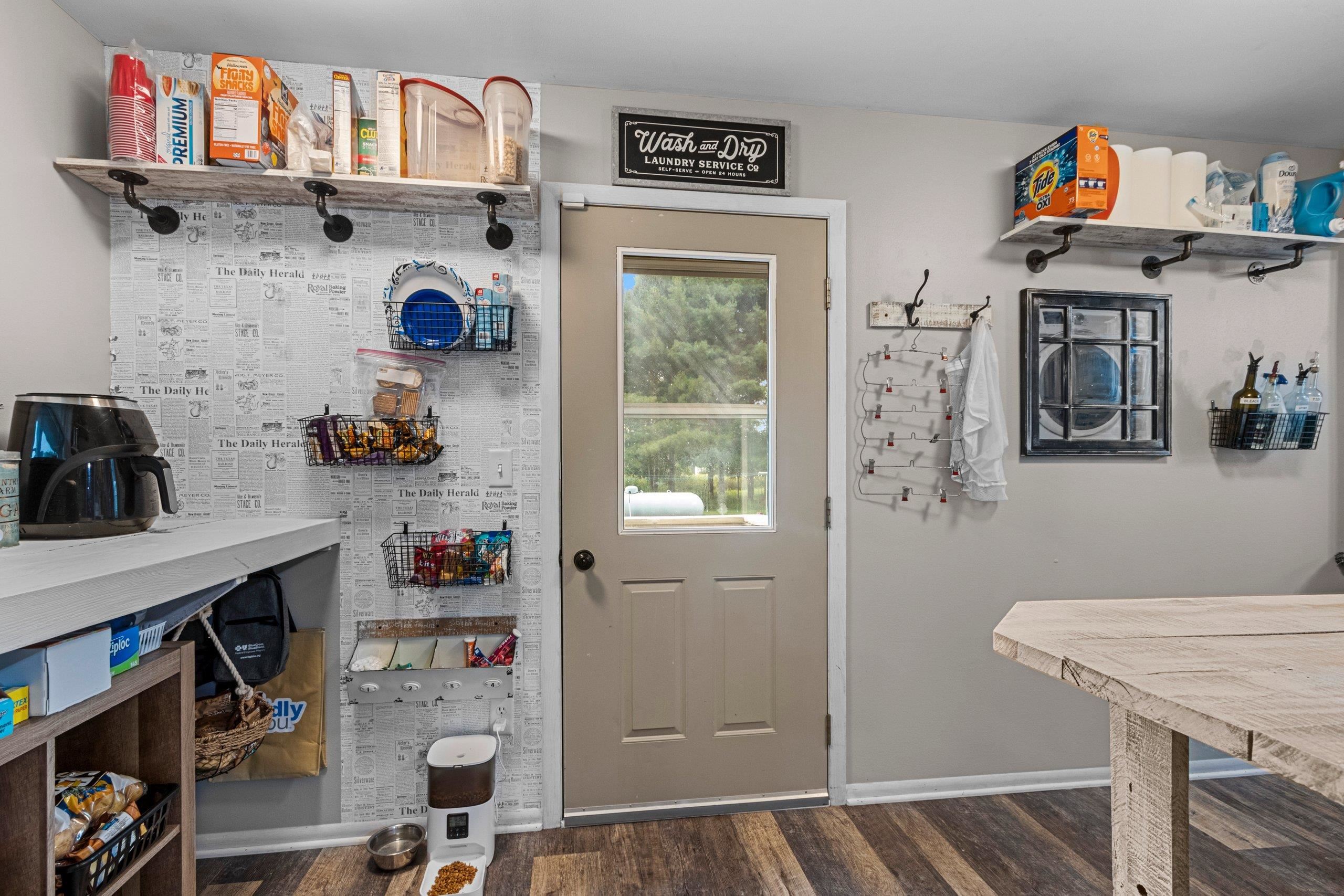 Cecil, Wisconsin 54111, United States, 5 Bedrooms Bedrooms, ,2 BathroomsBathrooms,Residential,Active,195293