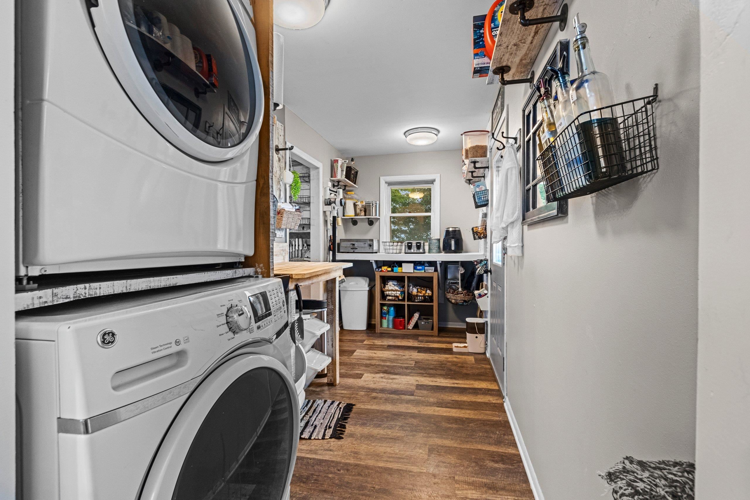 Cecil, Wisconsin 54111, United States, 5 Bedrooms Bedrooms, ,2 BathroomsBathrooms,Residential,Active,195293