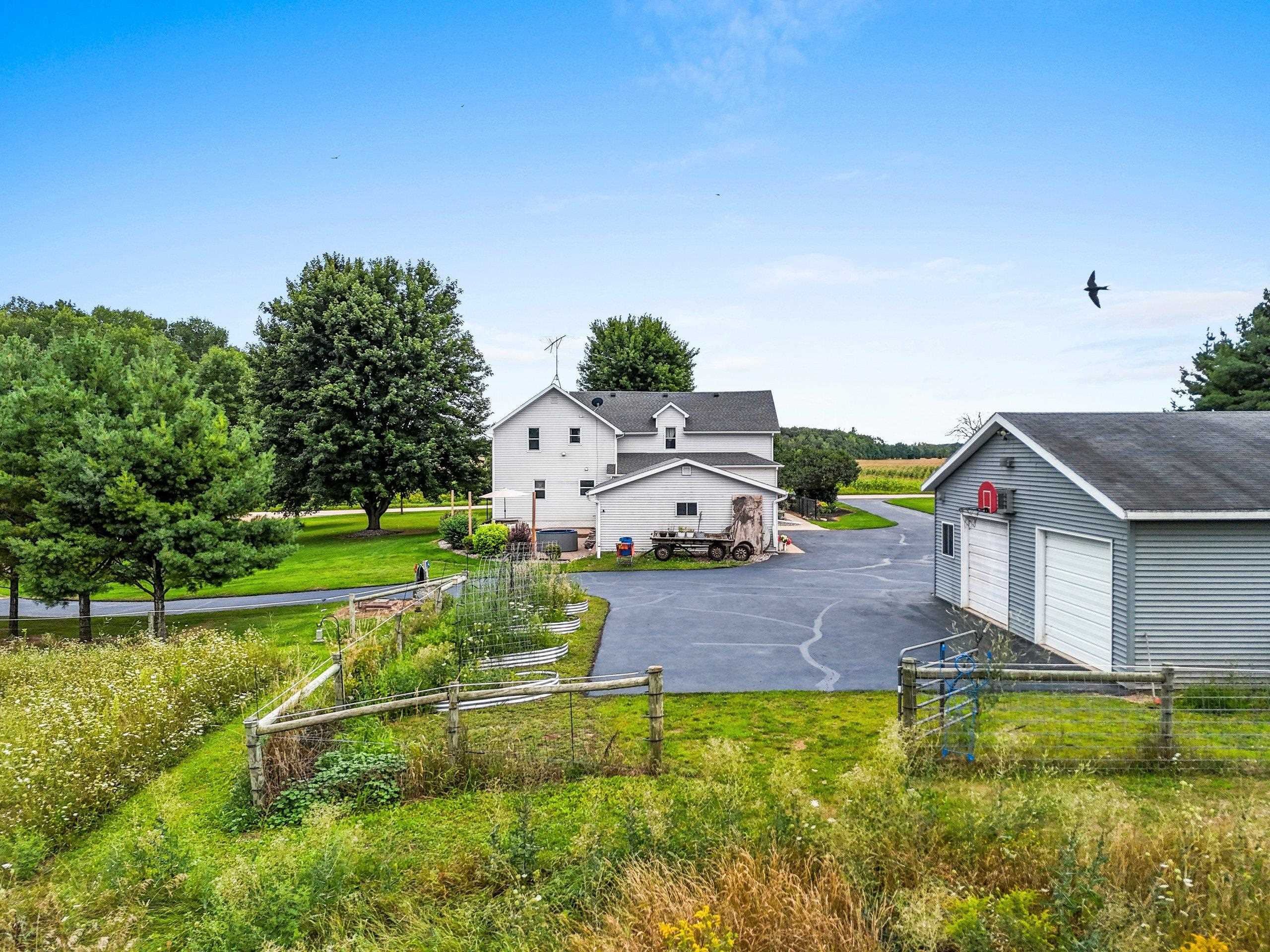 Cecil, Wisconsin 54111, United States, 5 Bedrooms Bedrooms, ,2 BathroomsBathrooms,Residential,Active,195293