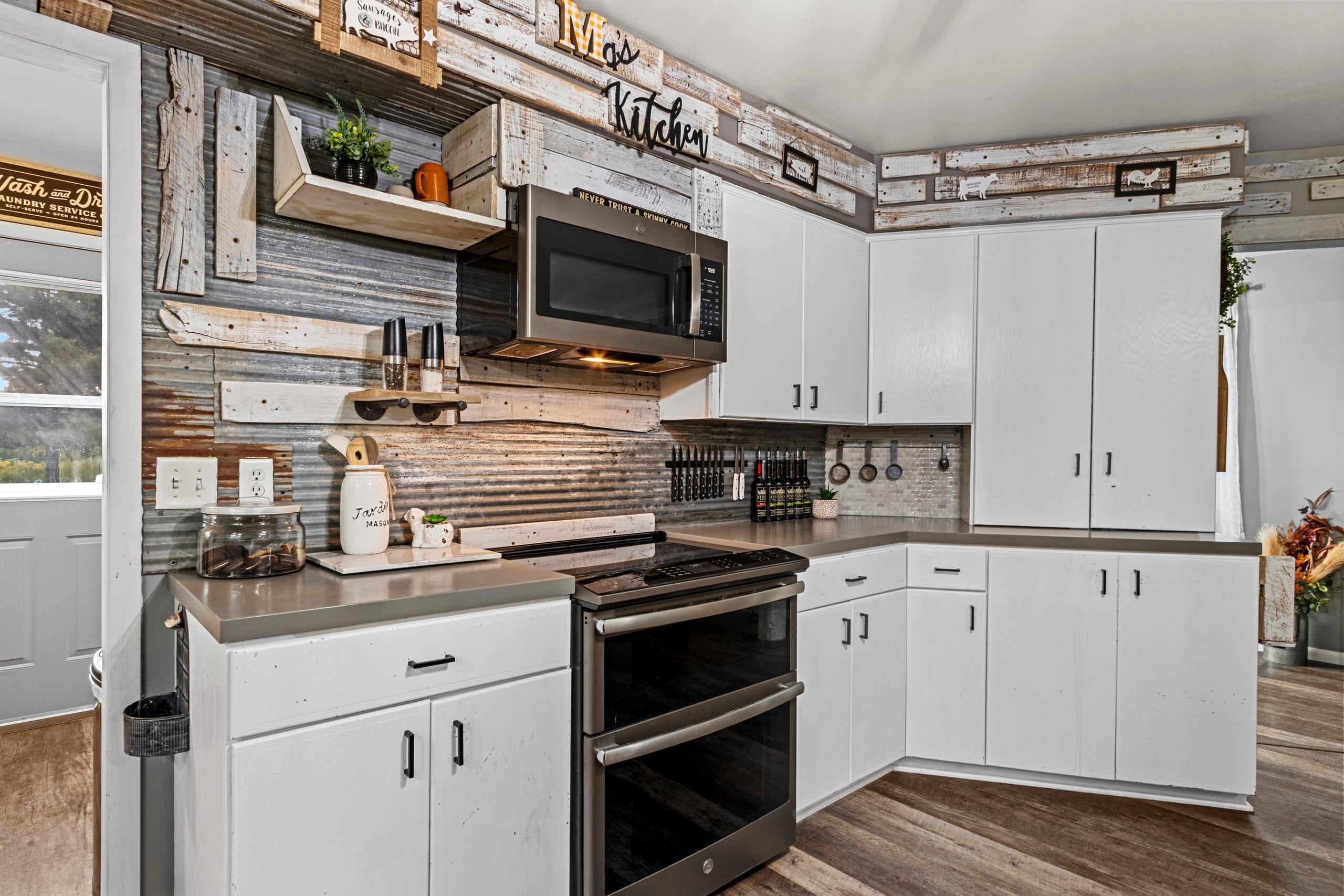 Cecil, Wisconsin 54111, United States, 5 Bedrooms Bedrooms, ,2 BathroomsBathrooms,Residential,Active,195293