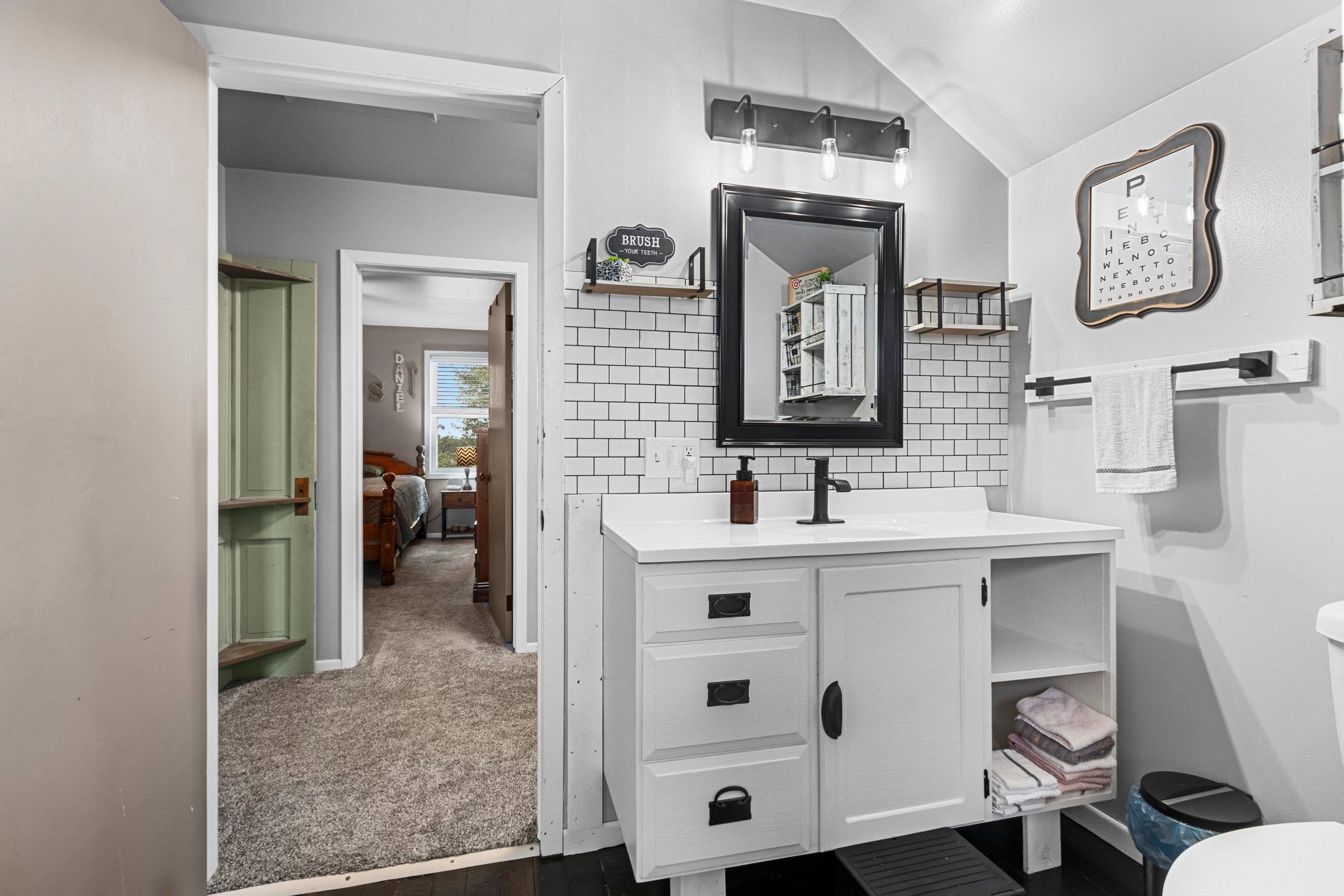 Cecil, Wisconsin 54111, United States, 5 Bedrooms Bedrooms, ,2 BathroomsBathrooms,Residential,Active,195293