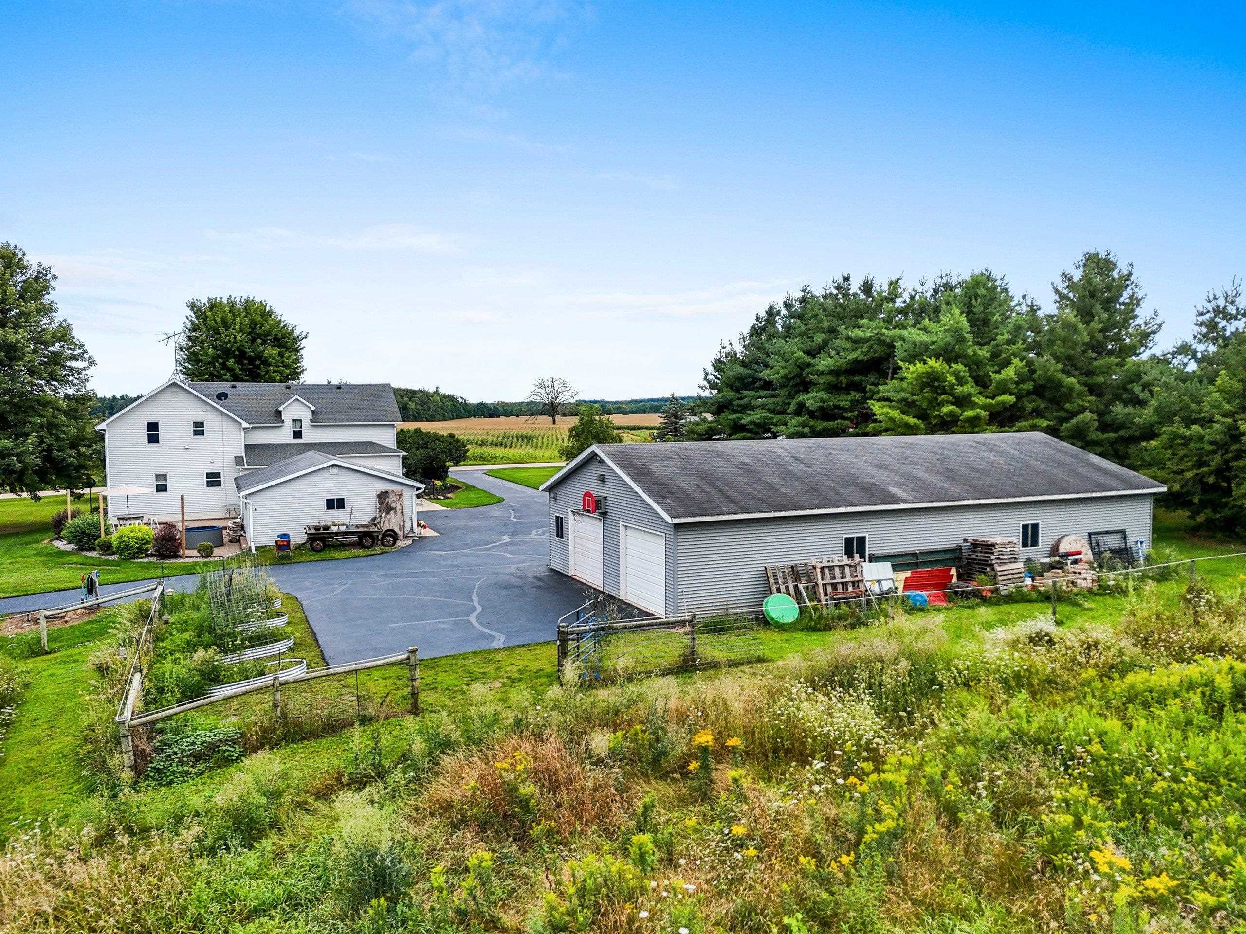 Cecil, Wisconsin 54111, United States, 5 Bedrooms Bedrooms, ,2 BathroomsBathrooms,Residential,Active,195293