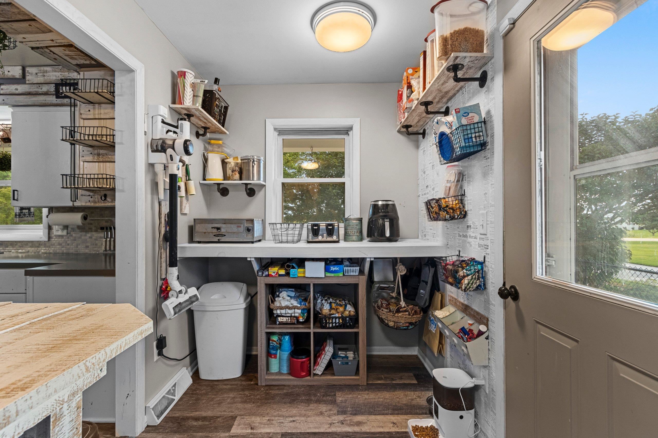 Cecil, Wisconsin 54111, United States, 5 Bedrooms Bedrooms, ,2 BathroomsBathrooms,Residential,Active,195293