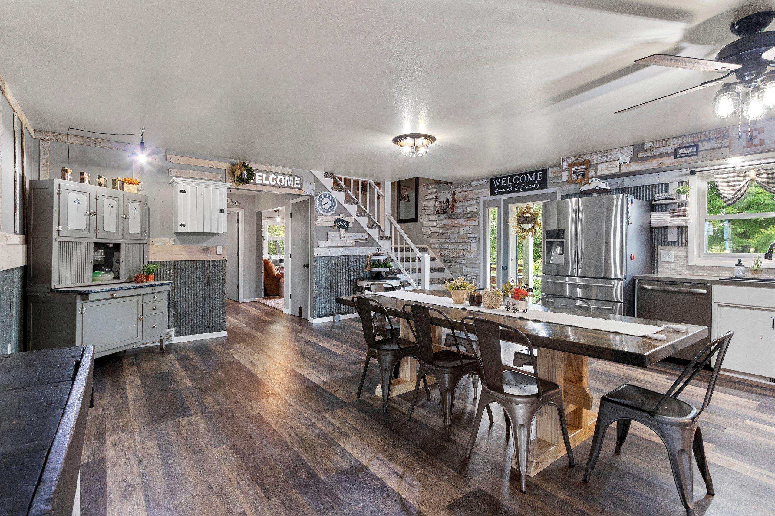 Cecil, Wisconsin 54111, United States, 5 Bedrooms Bedrooms, ,2 BathroomsBathrooms,Residential,Active,195293