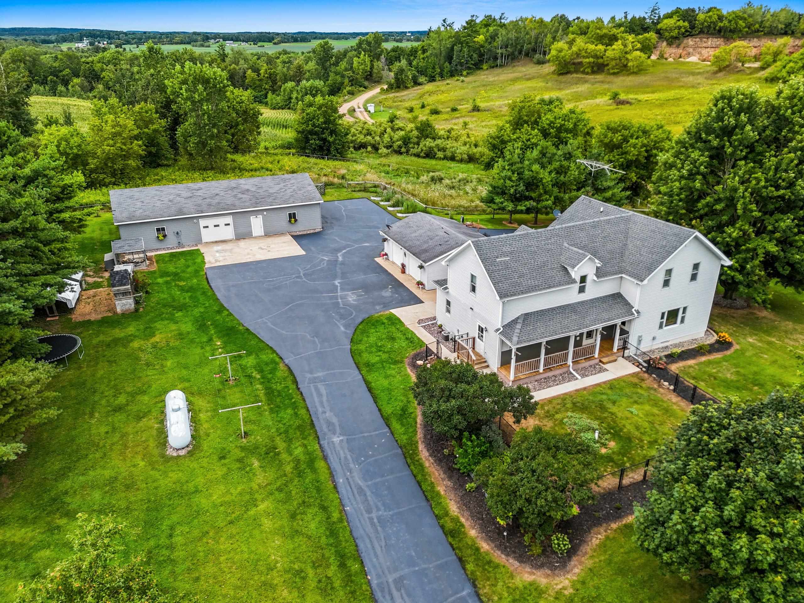 Cecil, Wisconsin 54111, United States, 5 Bedrooms Bedrooms, ,2 BathroomsBathrooms,Residential,Active,195293