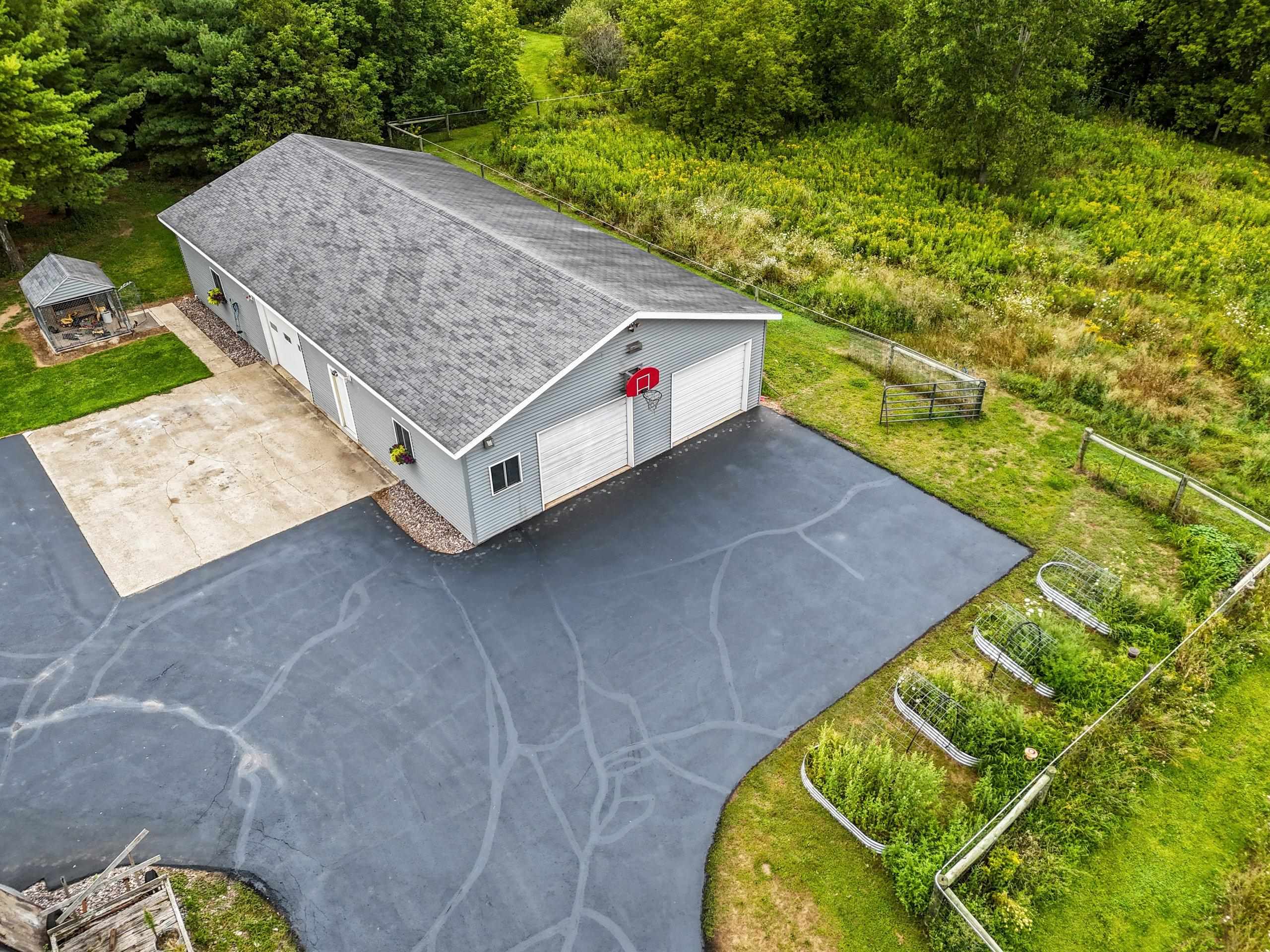 Cecil, Wisconsin 54111, United States, 5 Bedrooms Bedrooms, ,2 BathroomsBathrooms,Residential,Active,195293