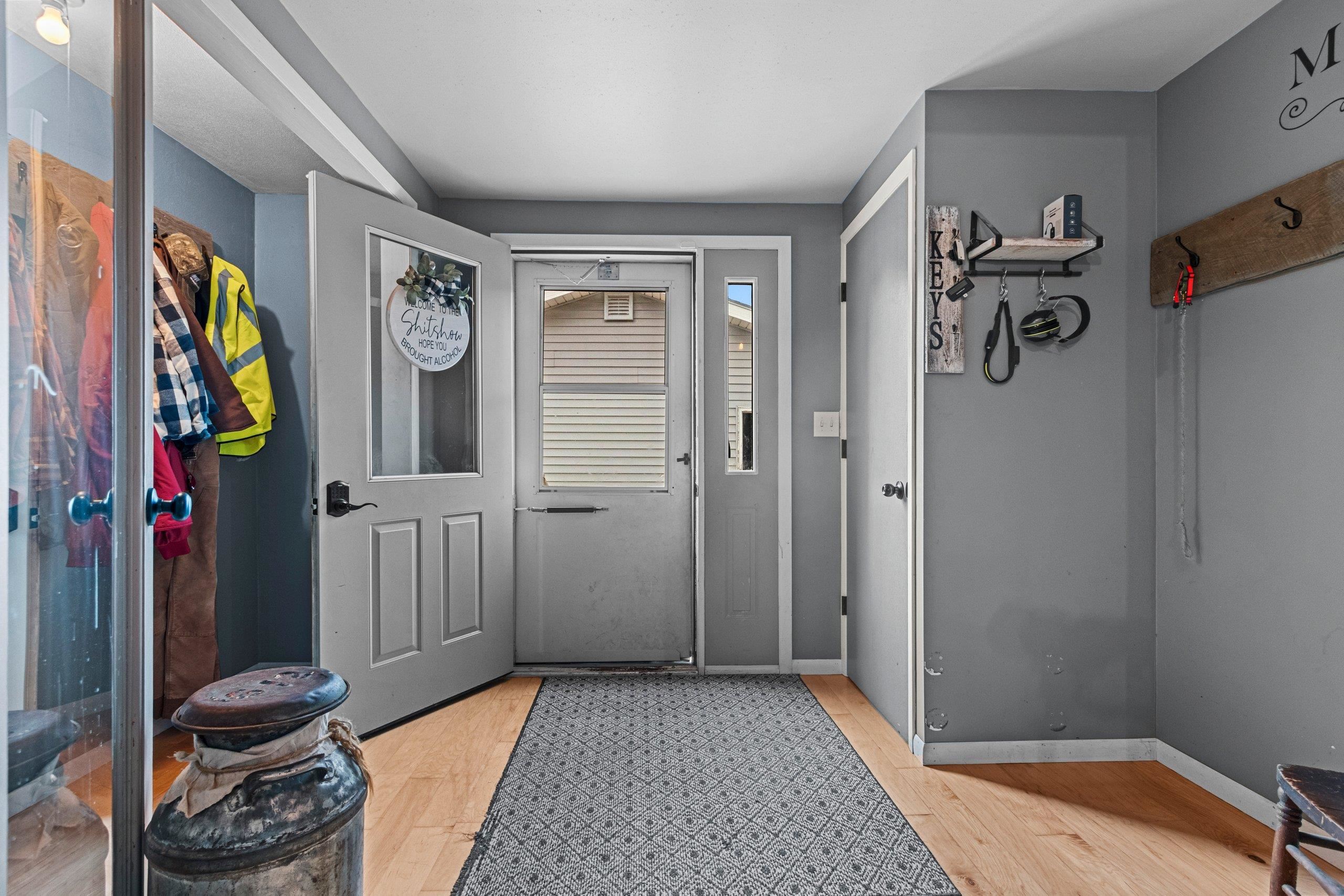 Cecil, Wisconsin 54111, United States, 5 Bedrooms Bedrooms, ,2 BathroomsBathrooms,Residential,Active,195293