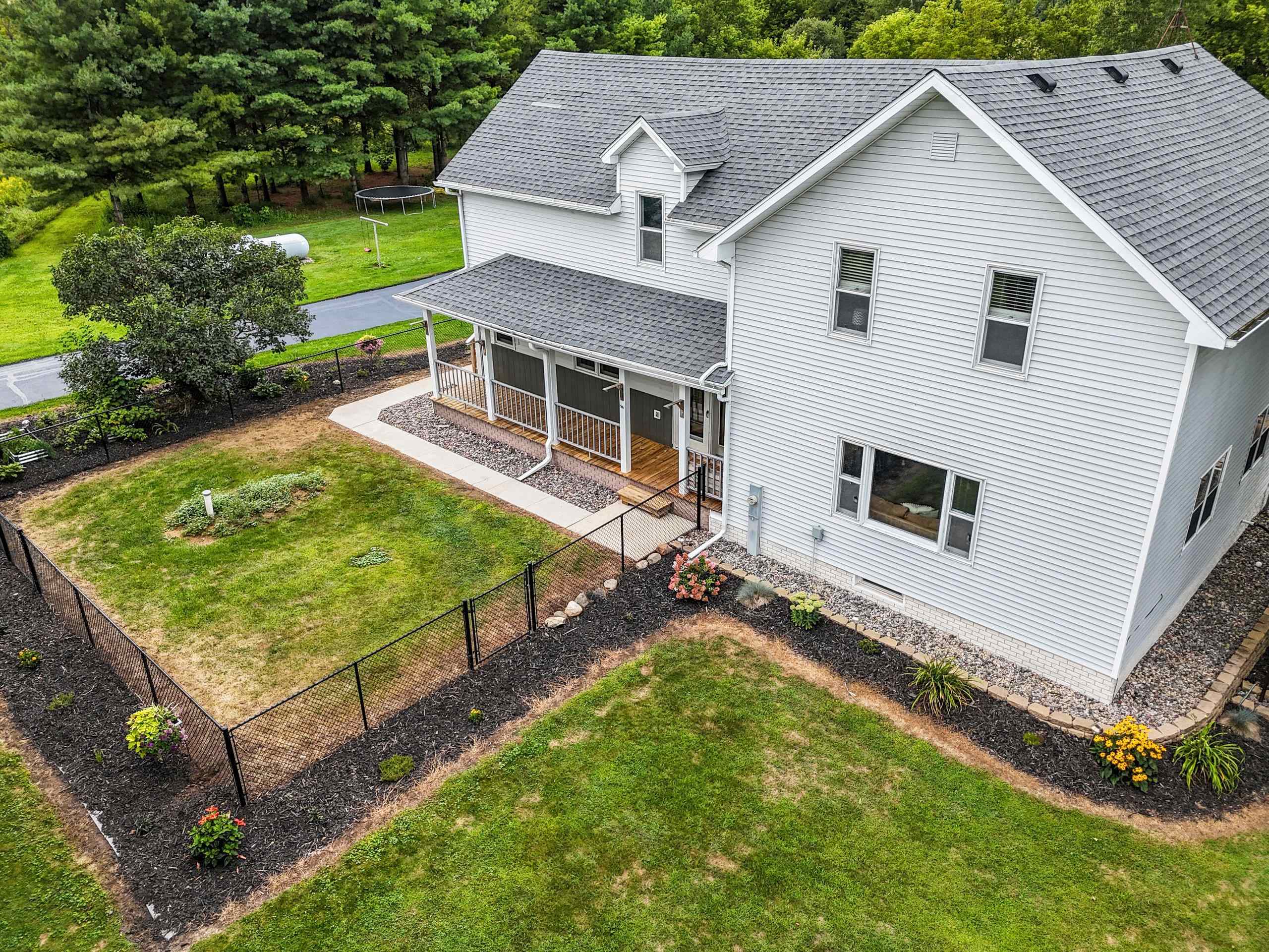 Cecil, Wisconsin 54111, United States, 5 Bedrooms Bedrooms, ,2 BathroomsBathrooms,Residential,Active,195293