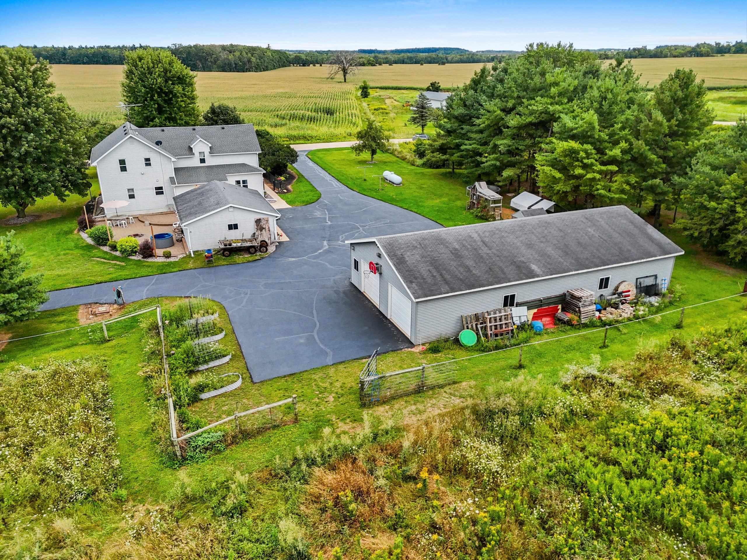 Cecil, Wisconsin 54111, United States, 5 Bedrooms Bedrooms, ,2 BathroomsBathrooms,Residential,Active,195293