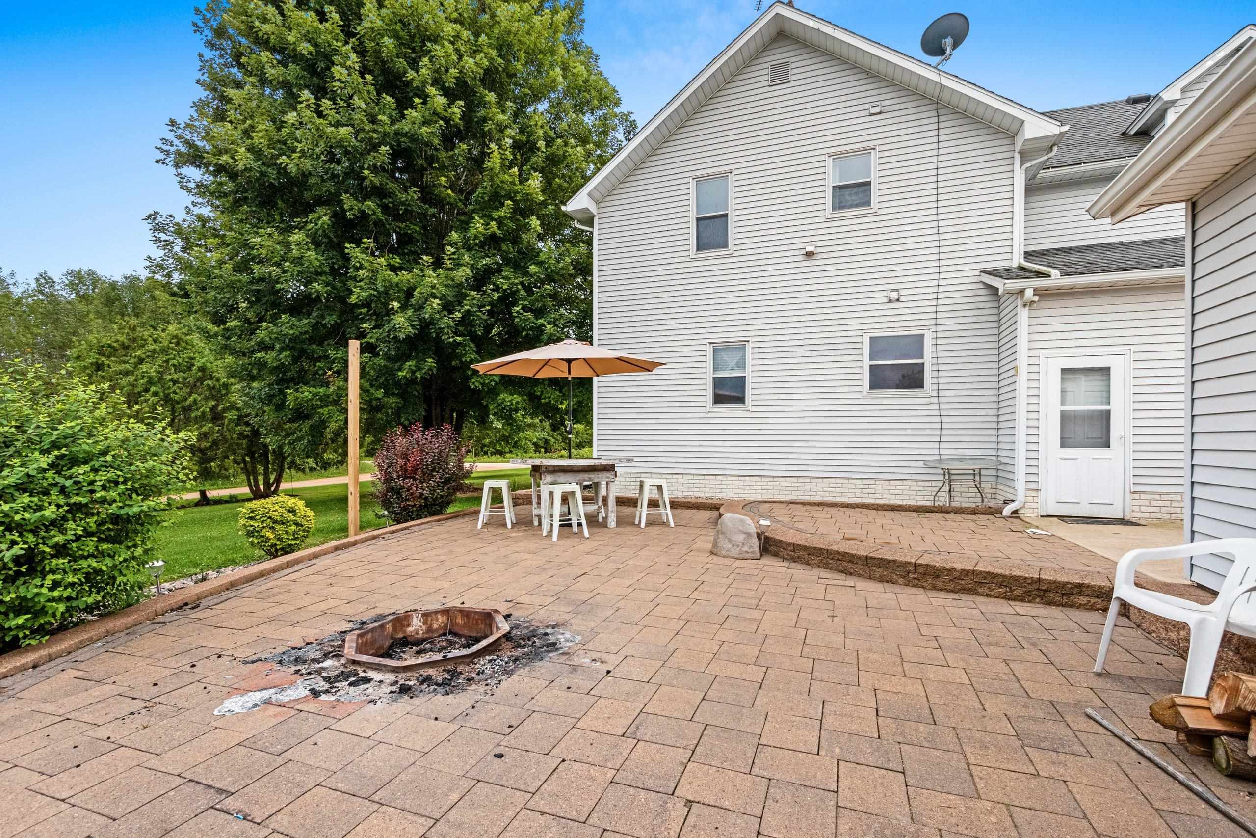 Cecil, Wisconsin 54111, United States, 5 Bedrooms Bedrooms, ,2 BathroomsBathrooms,Residential,Active,195293