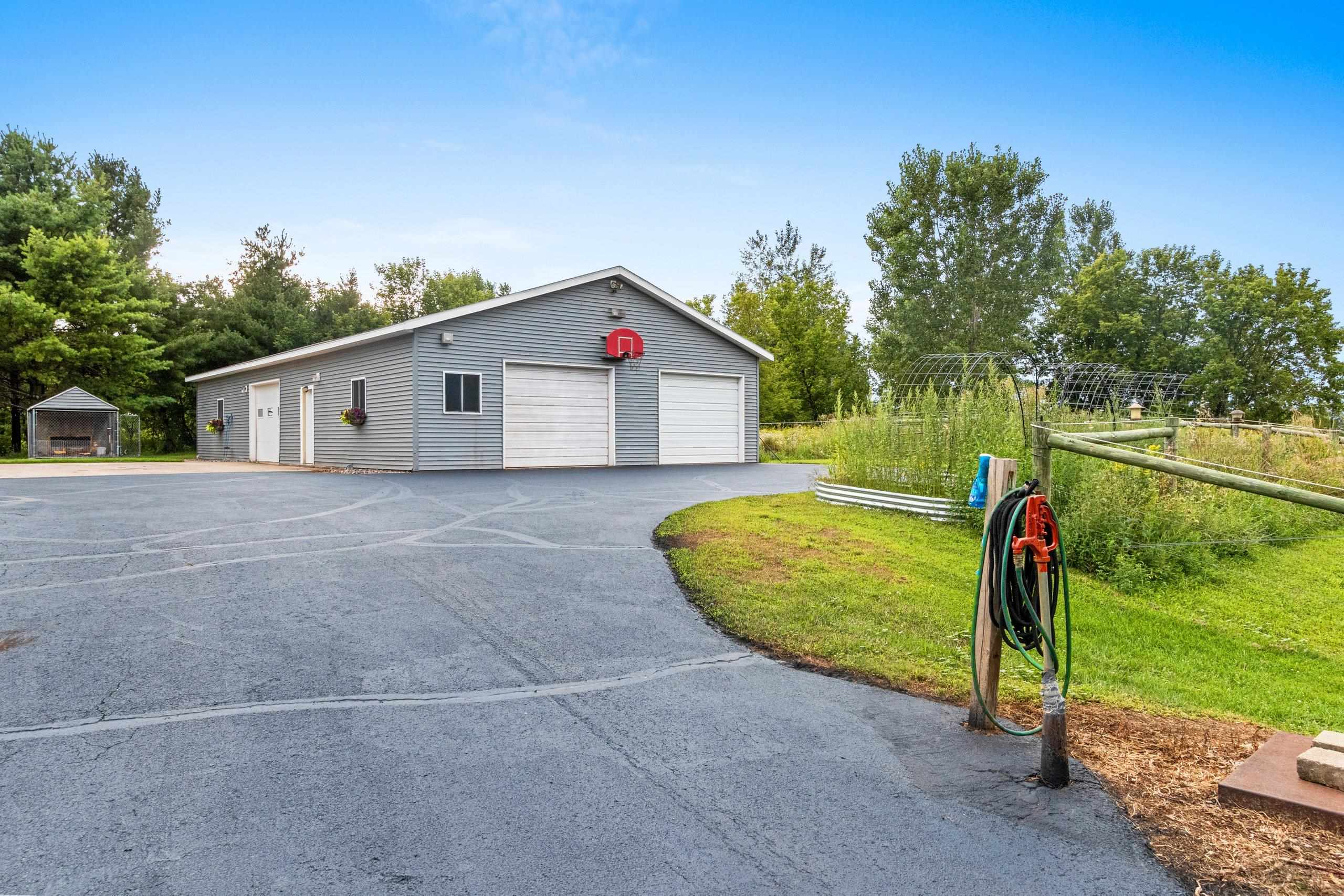 Cecil, Wisconsin 54111, United States, 5 Bedrooms Bedrooms, ,2 BathroomsBathrooms,Residential,Active,195293