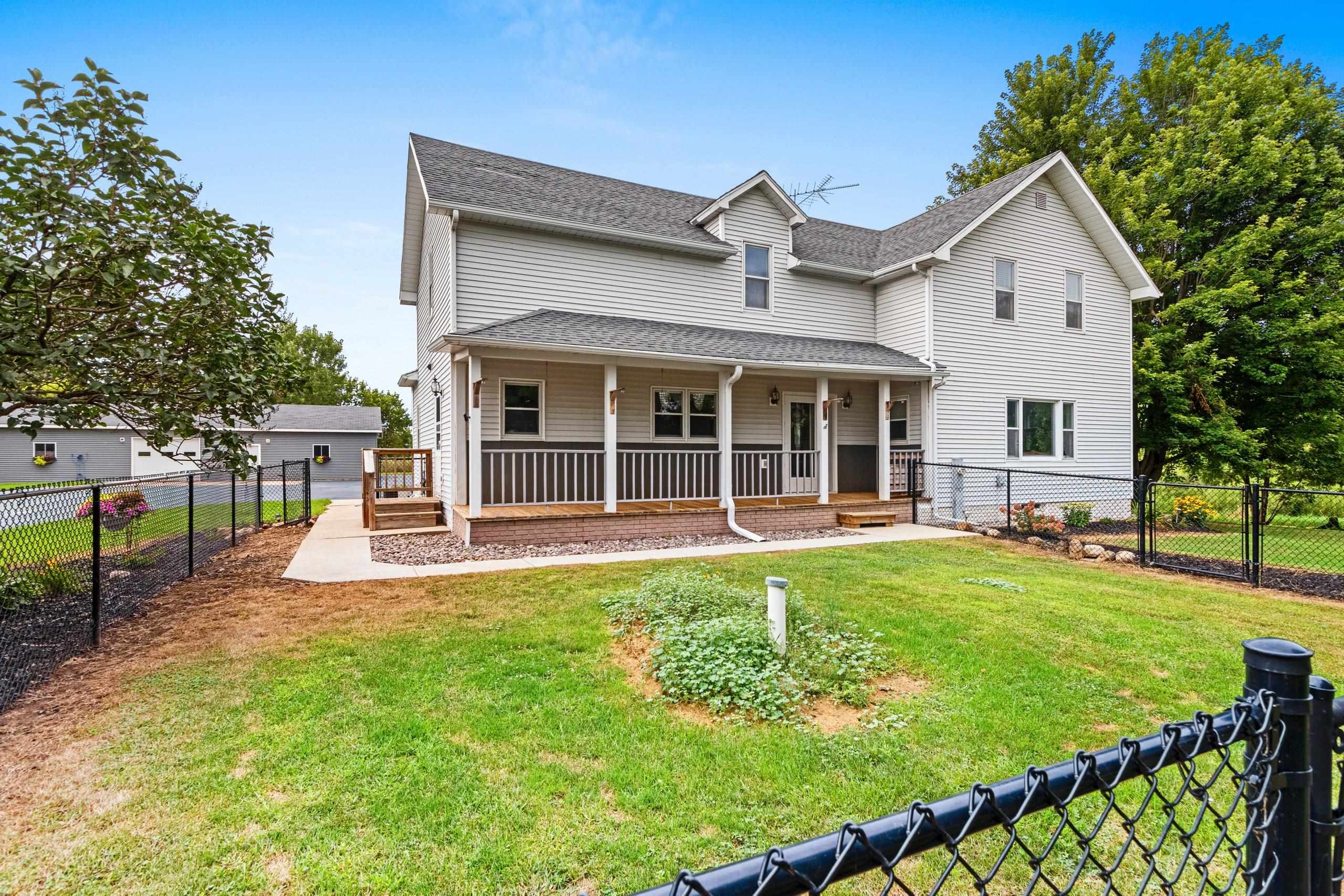 Cecil, Wisconsin 54111, United States, 5 Bedrooms Bedrooms, ,2 BathroomsBathrooms,Residential,Active,195293