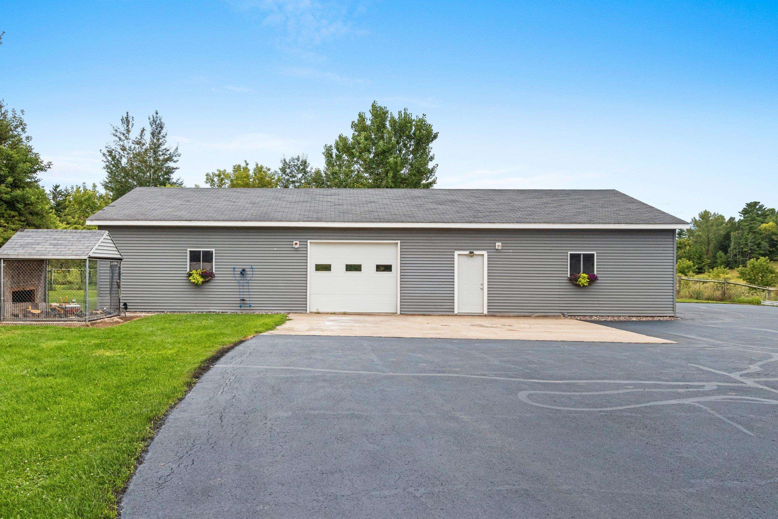 Cecil, Wisconsin 54111, United States, 5 Bedrooms Bedrooms, ,2 BathroomsBathrooms,Residential,Active,195293