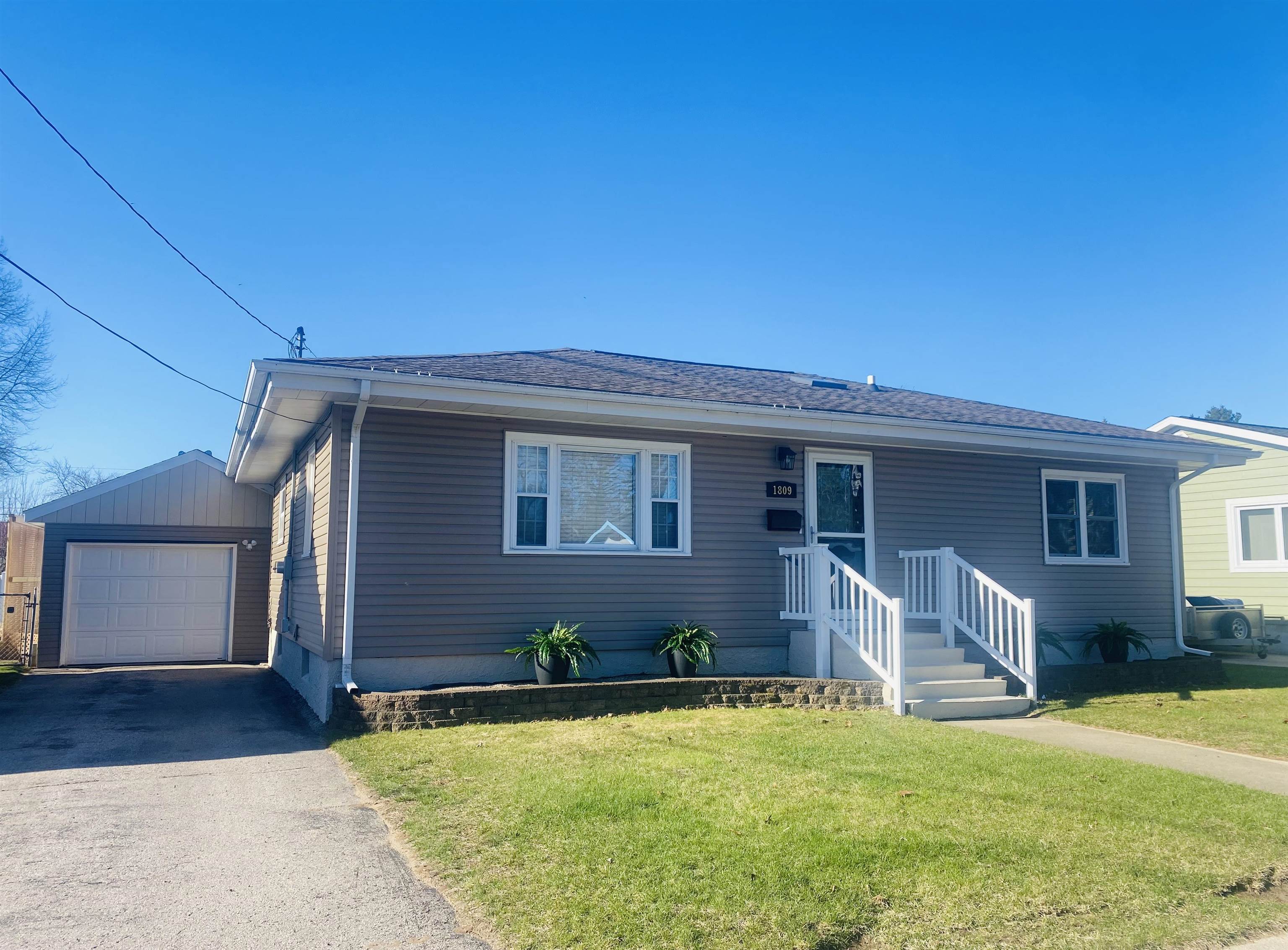 Photo 1 of 23 — 1809 29TH Avenue, MENOMINEE, MI 49858