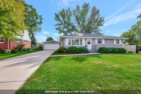 Photo of 214 W PECKHAM Street, NEENAH, WI 54956 (MLS # 50316168)
