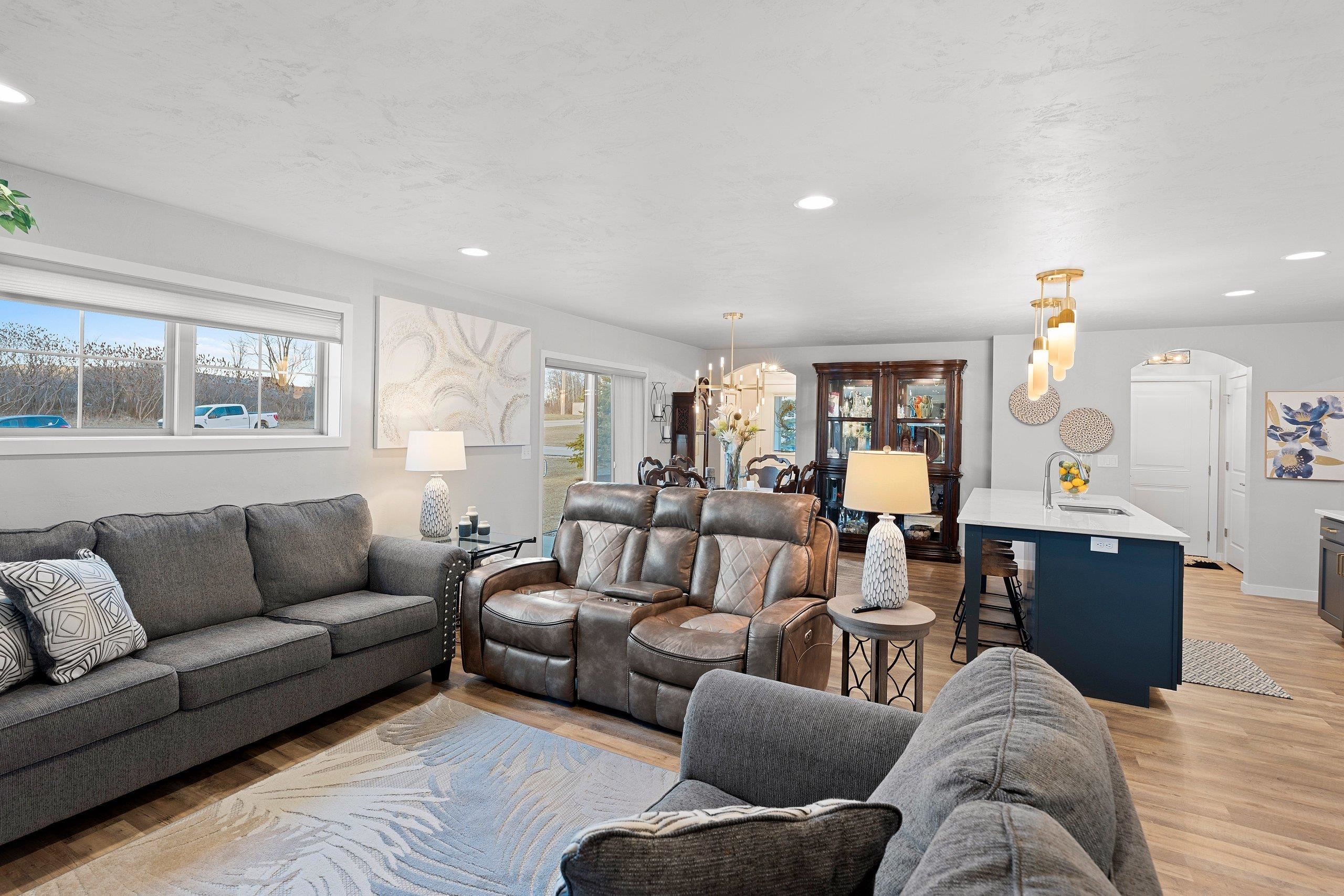 Green Bay, Wisconsin 54311, United States, 2 Bedrooms Bedrooms, ,2 BathroomsBathrooms,Residential,Active,98787