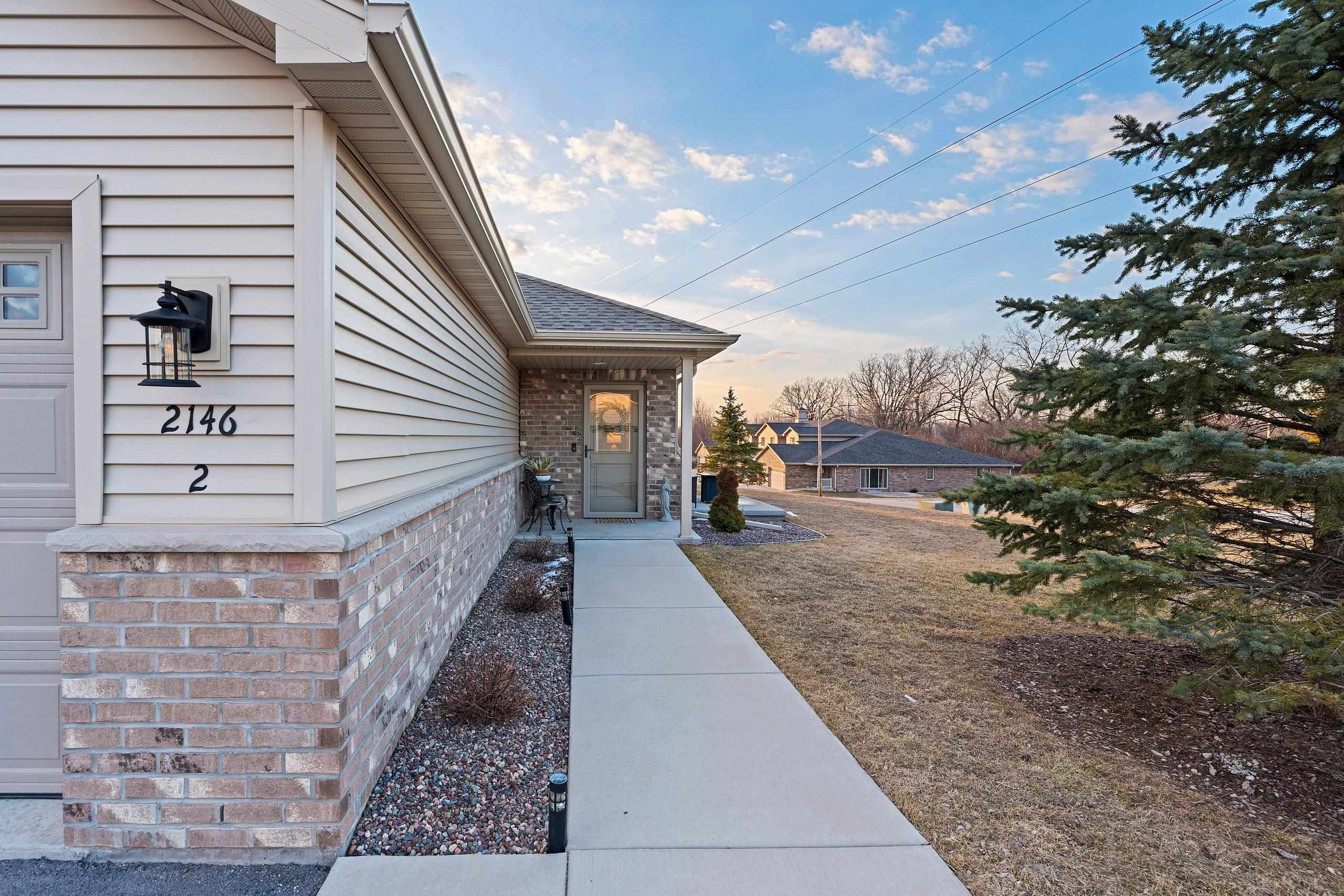 Green Bay, Wisconsin 54311, United States, 2 Bedrooms Bedrooms, ,2 BathroomsBathrooms,Residential,Active,98787