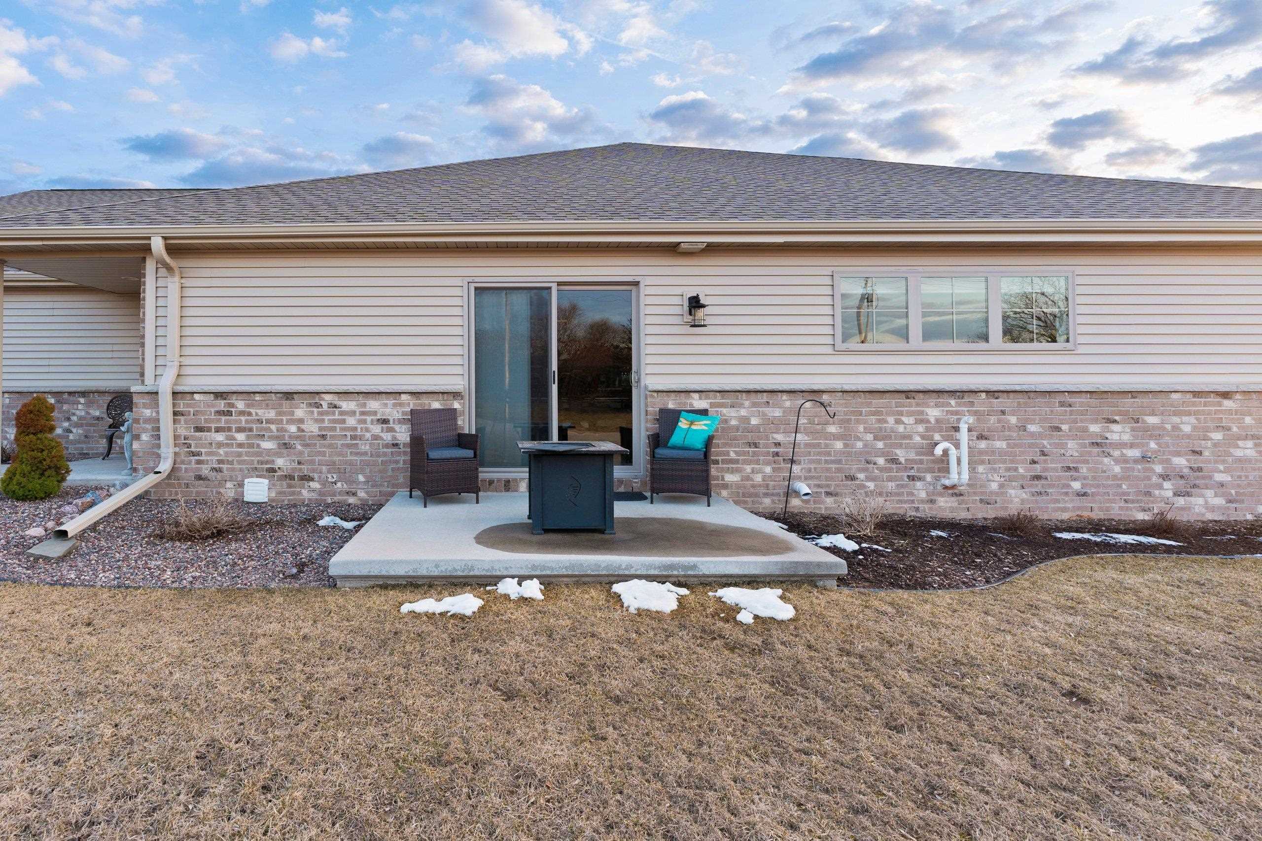 Green Bay, Wisconsin 54311, United States, 2 Bedrooms Bedrooms, ,2 BathroomsBathrooms,Residential,Active,98787