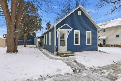 Photo of 517 W 6TH Street, KAUKAUNA, WI 54310 (MLS # 50320253)