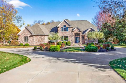 Photo of 8224 GOLF COURSE Drive, NEENAH, WI 54956 (MLS # 50318208)