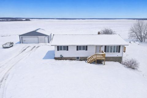 Photo of 4627 W CO RD 358, DAGGETT, MI 49821 (MLS # 50319841)