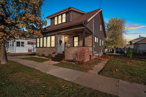 Photo of 318 VANDENBROEK Street, LITTLE CHUTE, WI 54140 (MLS # 50318582)
