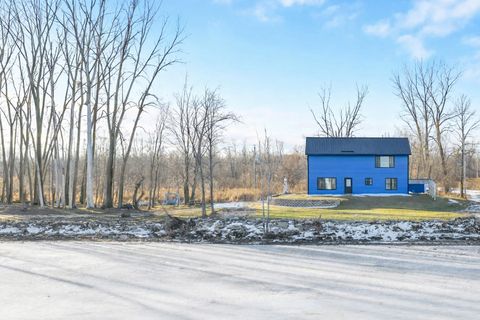 Photo of 6924 COUNTY ROAD Y, OCONTO, WI 54153 (MLS # 50320098)