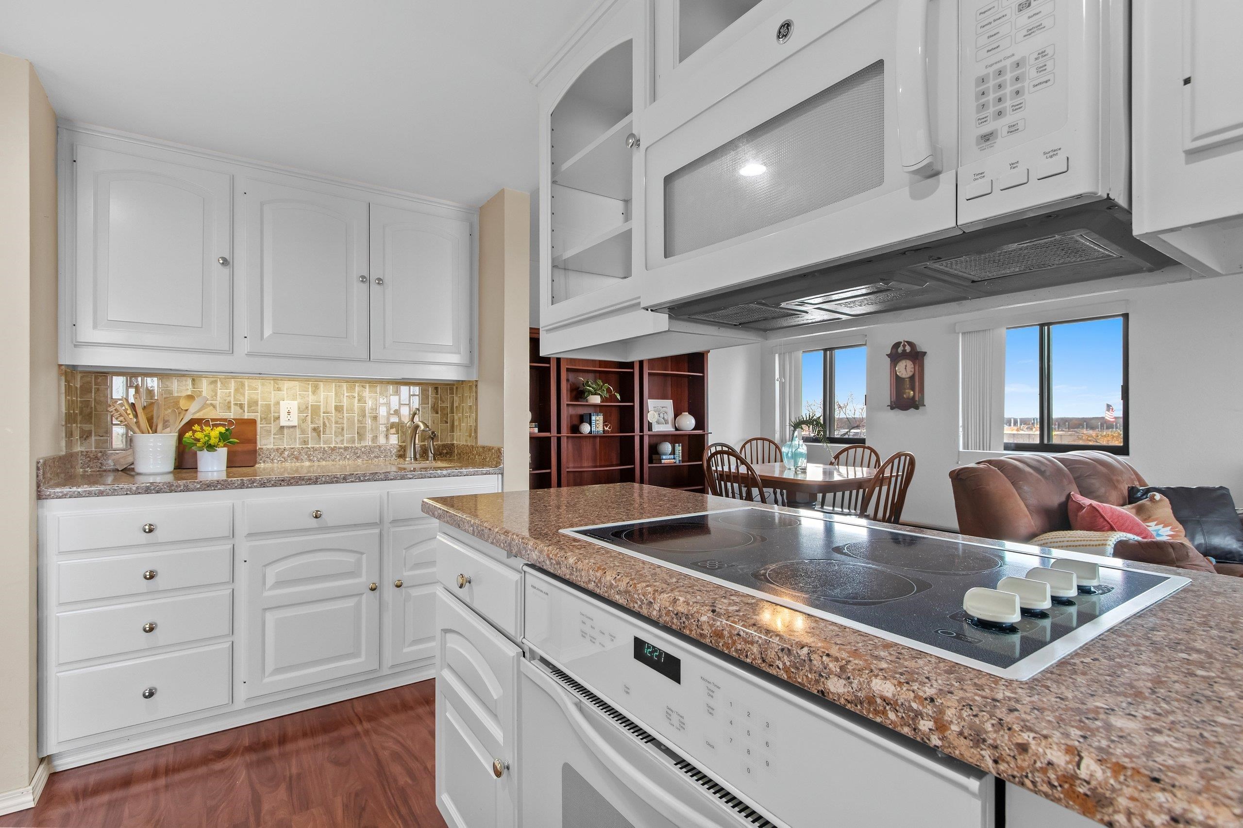 Appleton, Wisconsin 54914, United States, 2 Bedrooms Bedrooms, ,2 BathroomsBathrooms,Residential,Active,36028