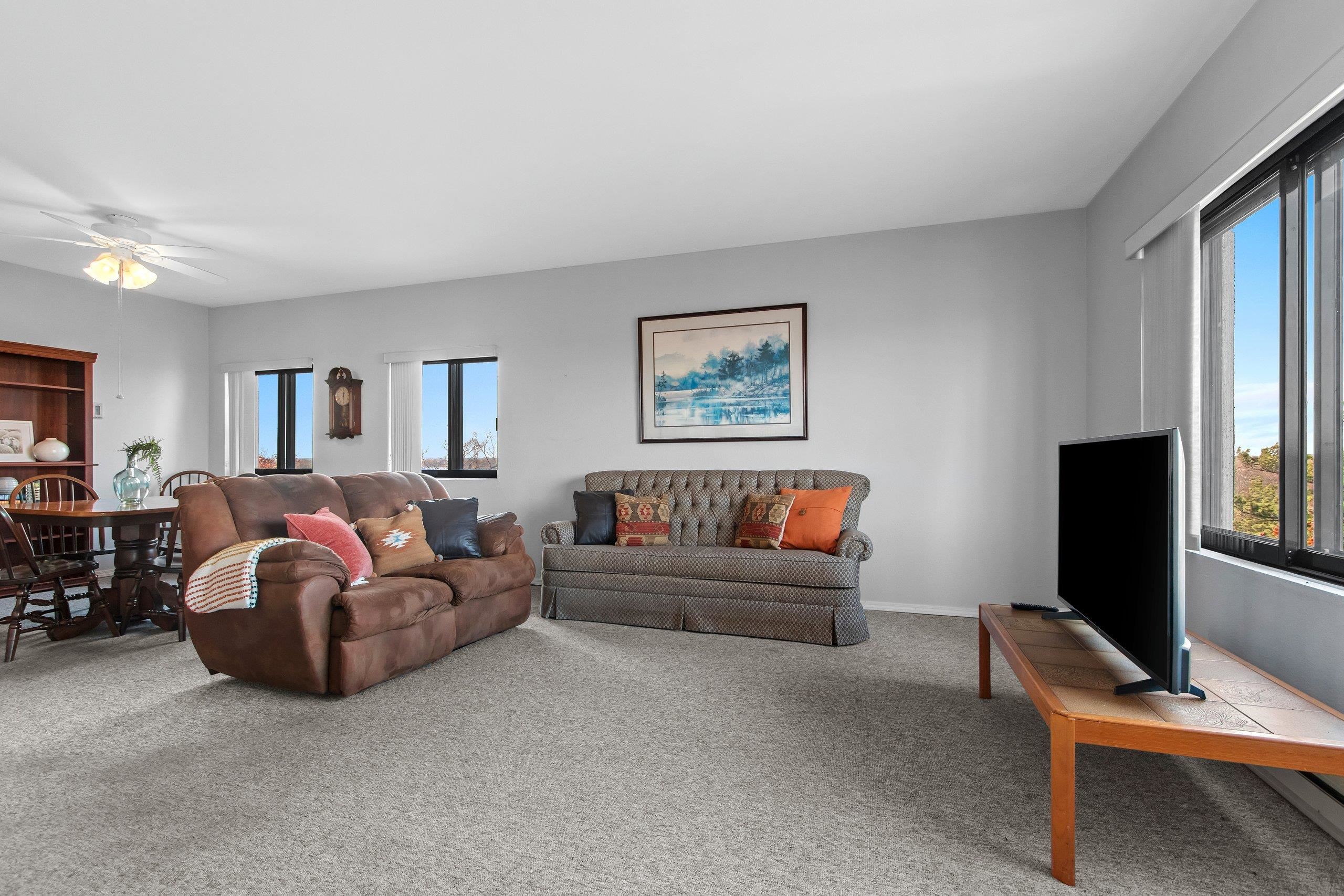 Appleton, Wisconsin 54914, United States, 2 Bedrooms Bedrooms, ,2 BathroomsBathrooms,Residential,Active,36028