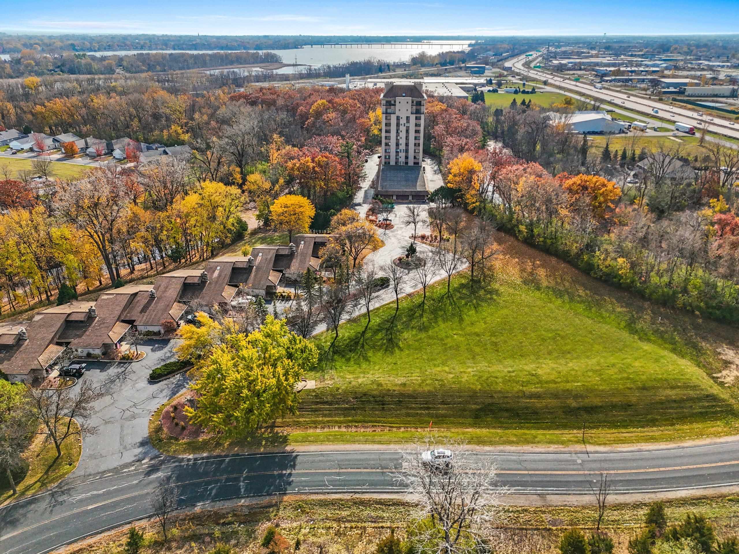 Appleton, Wisconsin 54914, United States, 2 Bedrooms Bedrooms, ,2 BathroomsBathrooms,Residential,Active,36028