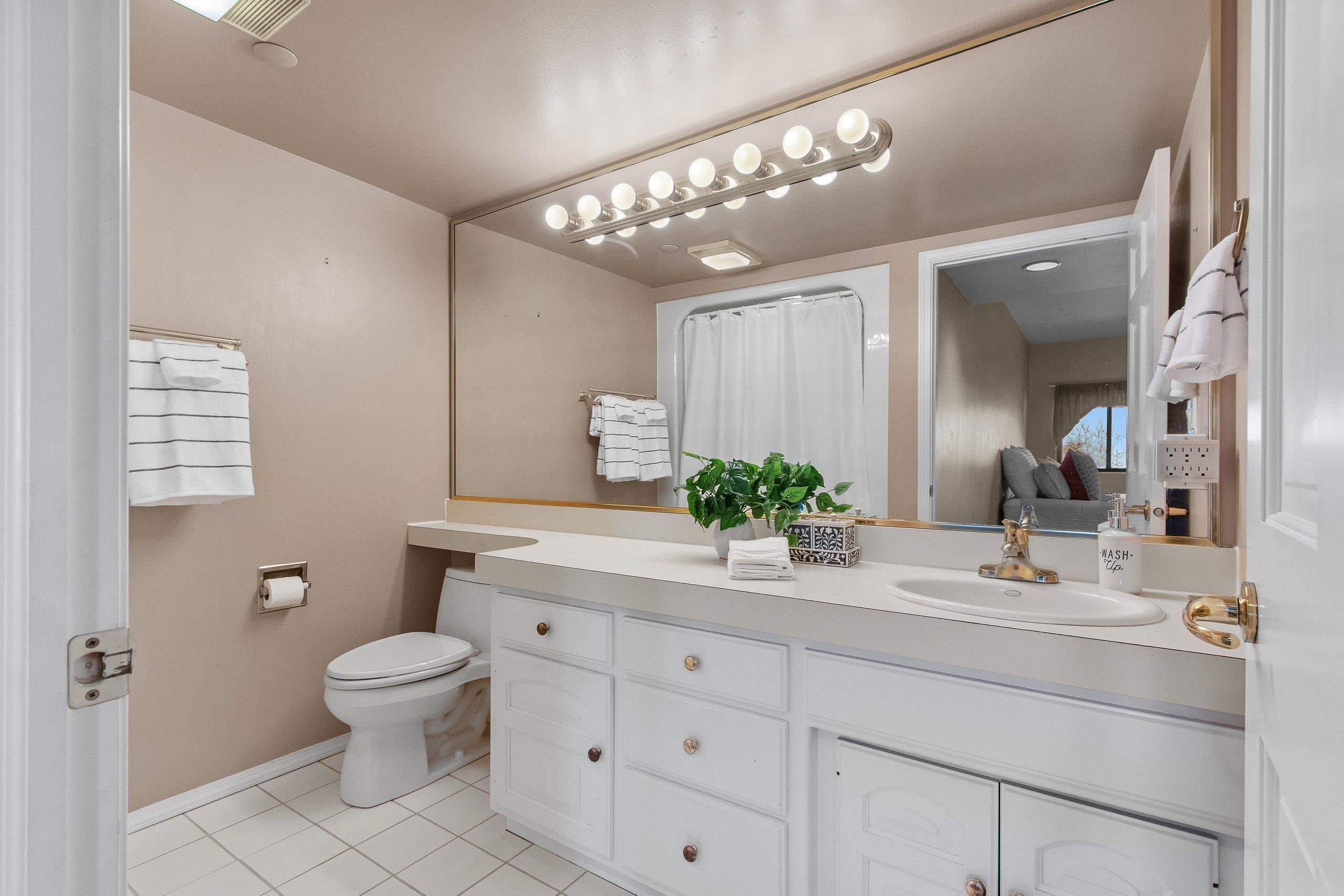 Appleton, Wisconsin 54914, United States, 2 Bedrooms Bedrooms, ,2 BathroomsBathrooms,Residential,Active,36028