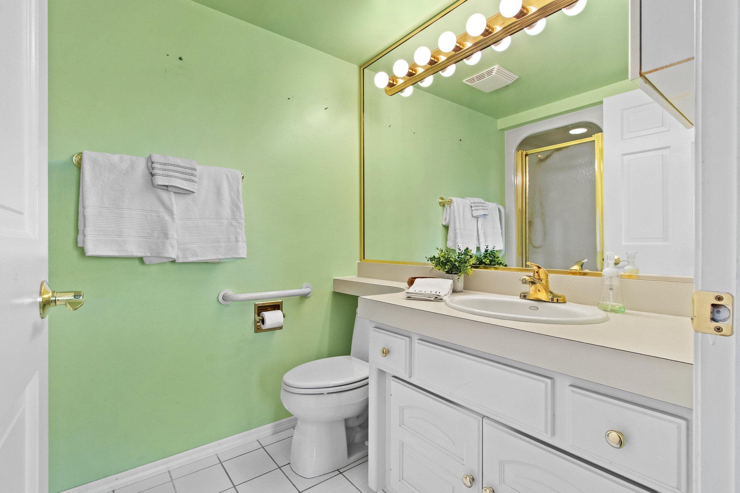 Appleton, Wisconsin 54914, United States, 2 Bedrooms Bedrooms, ,2 BathroomsBathrooms,Residential,Active,36028