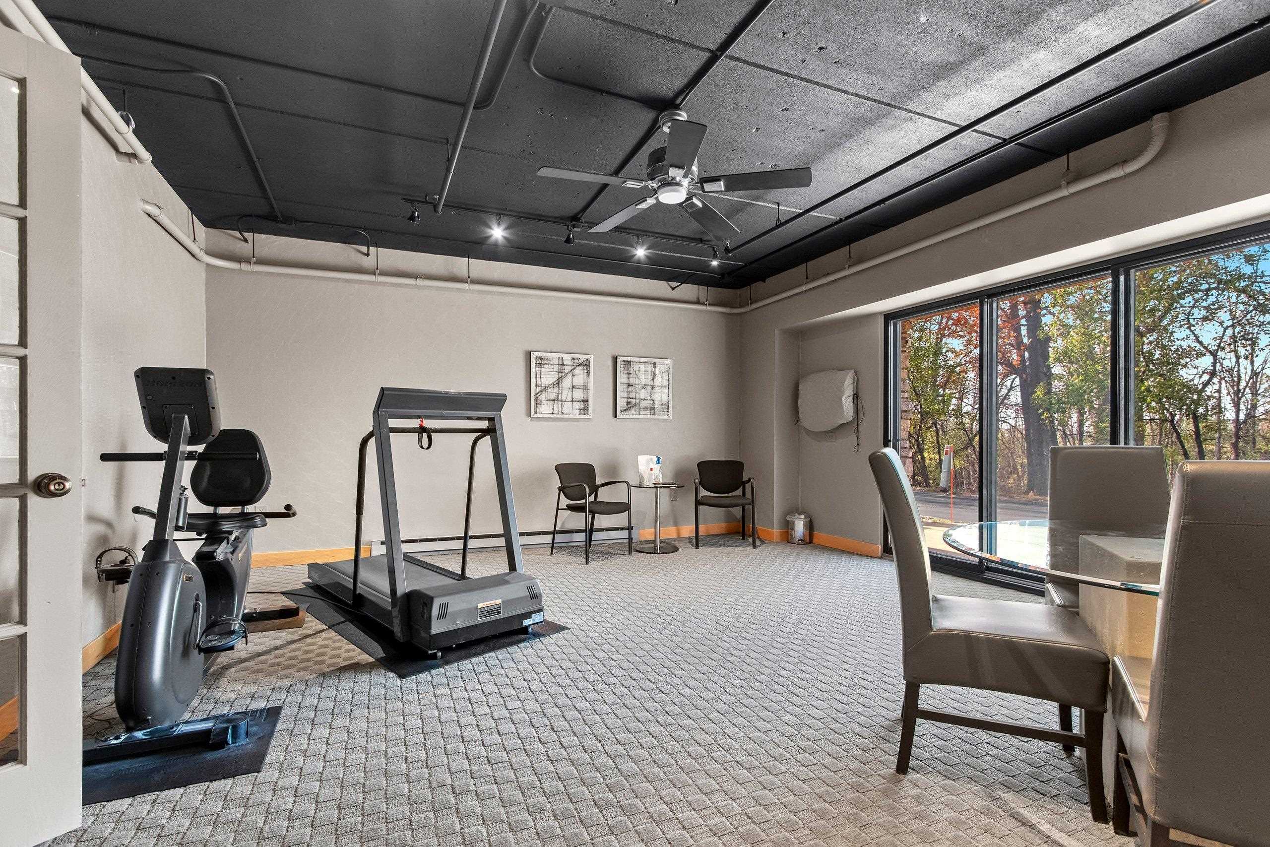 Appleton, Wisconsin 54914, United States, 2 Bedrooms Bedrooms, ,2 BathroomsBathrooms,Residential,Active,36028